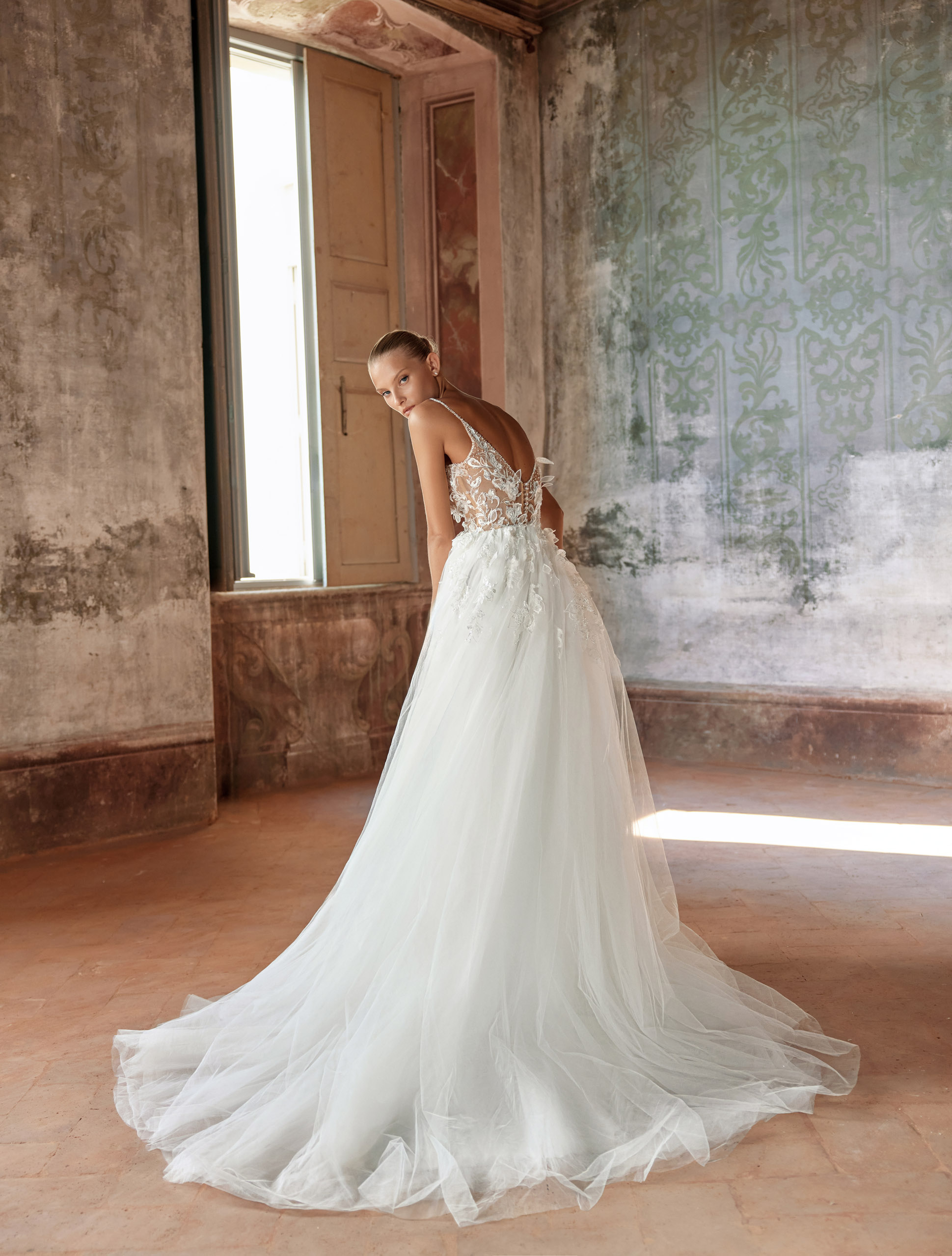 Wedding dress IVJ2024-075