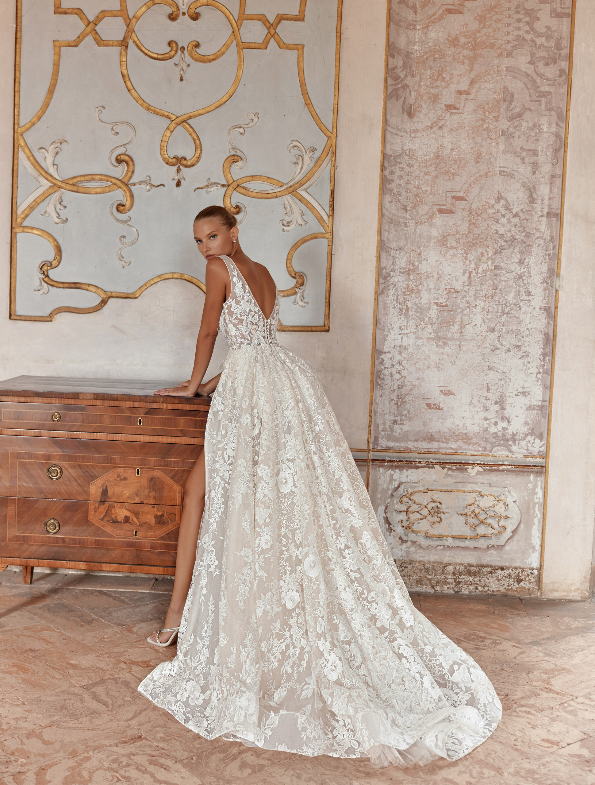 Wedding dress IVJ2024-085