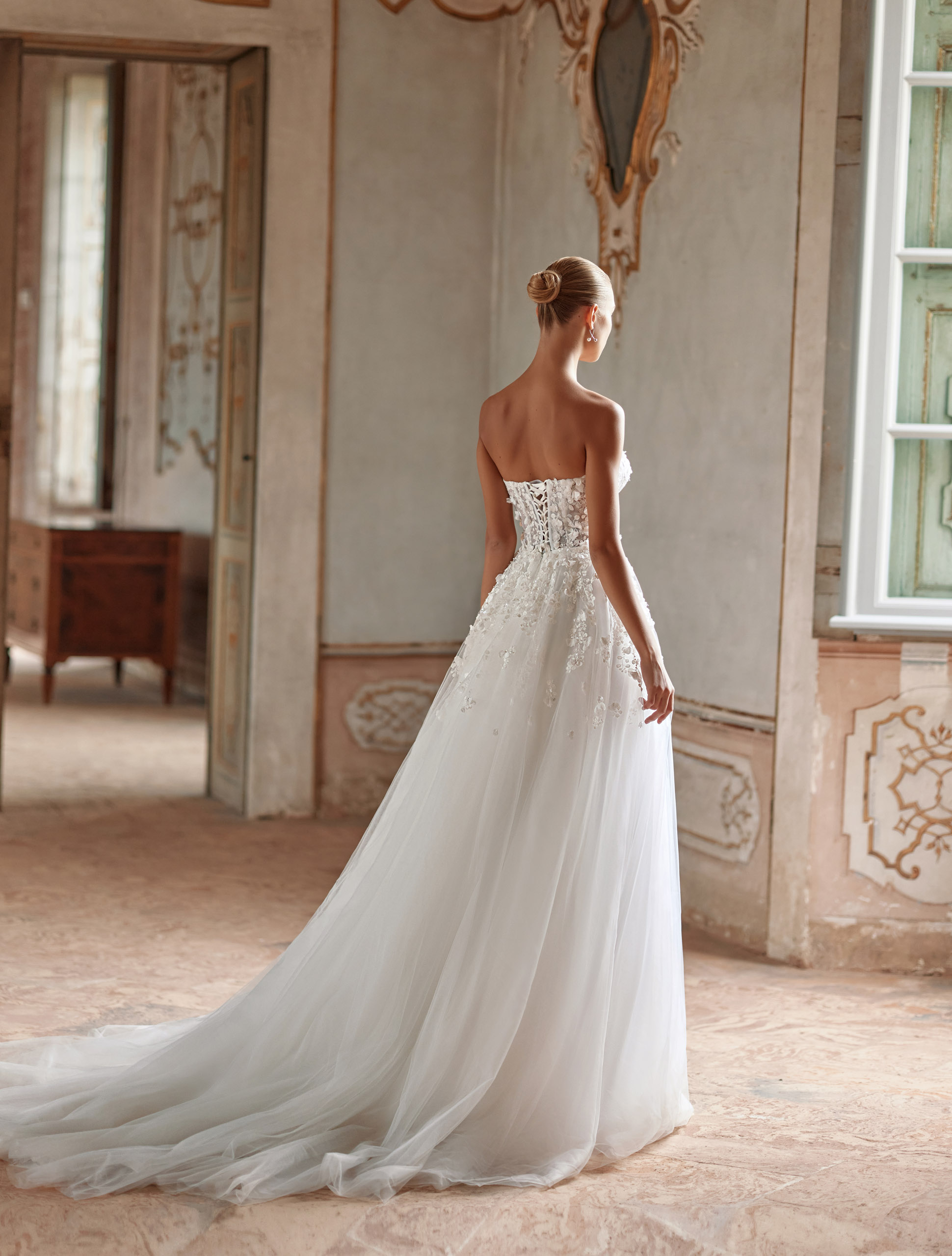 Wedding dress IVJ2024-088