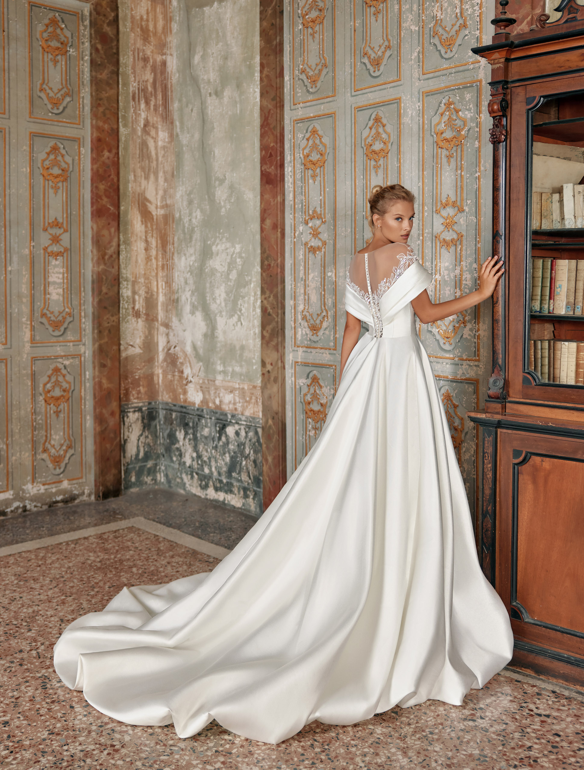 Wedding dress IVJ2024-096