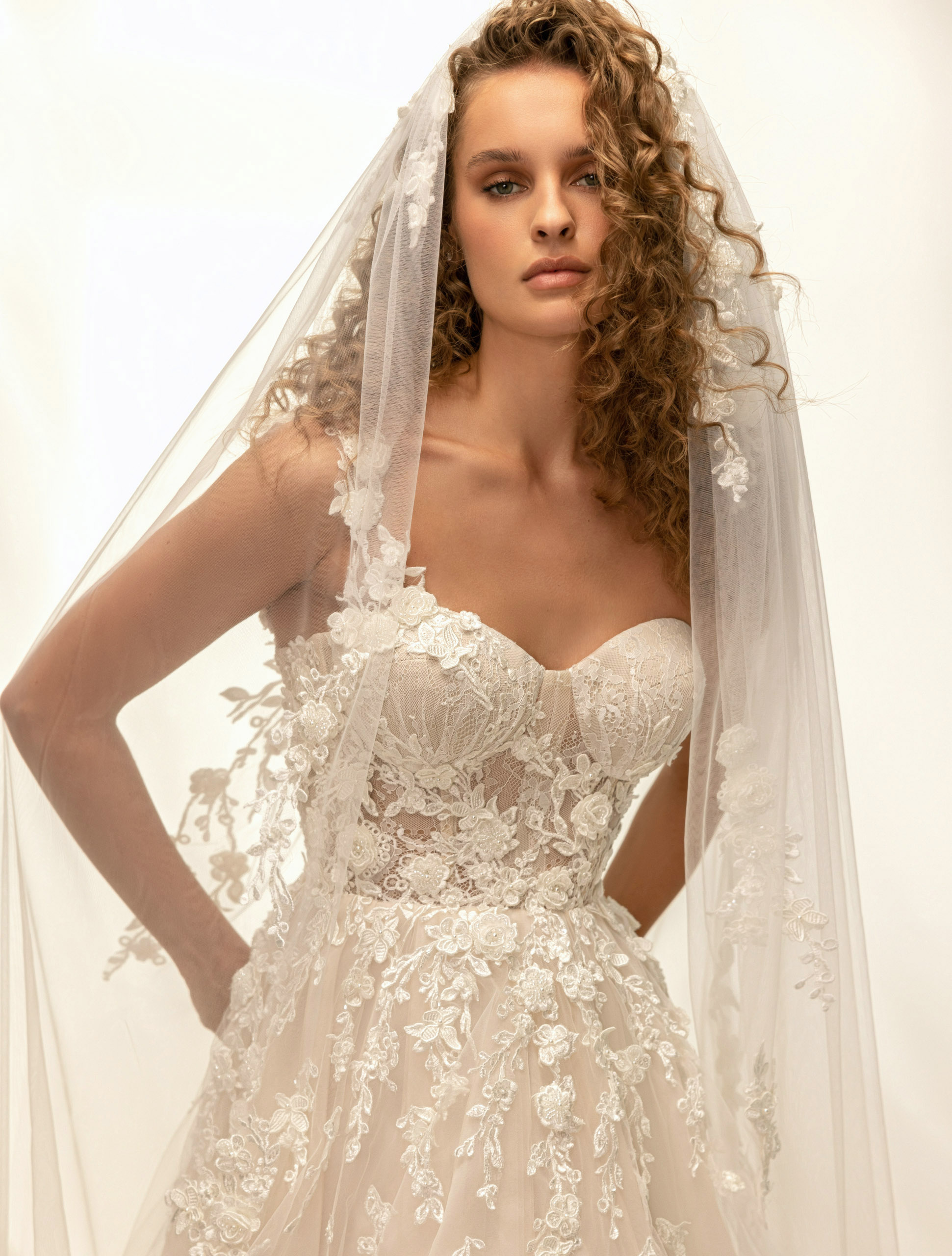 Wedding dress IVJ-1034