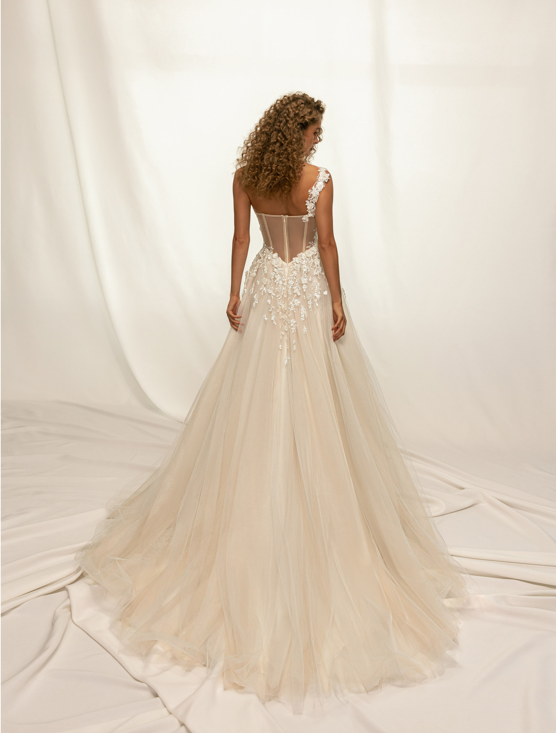 Wedding dress IVJ-1034