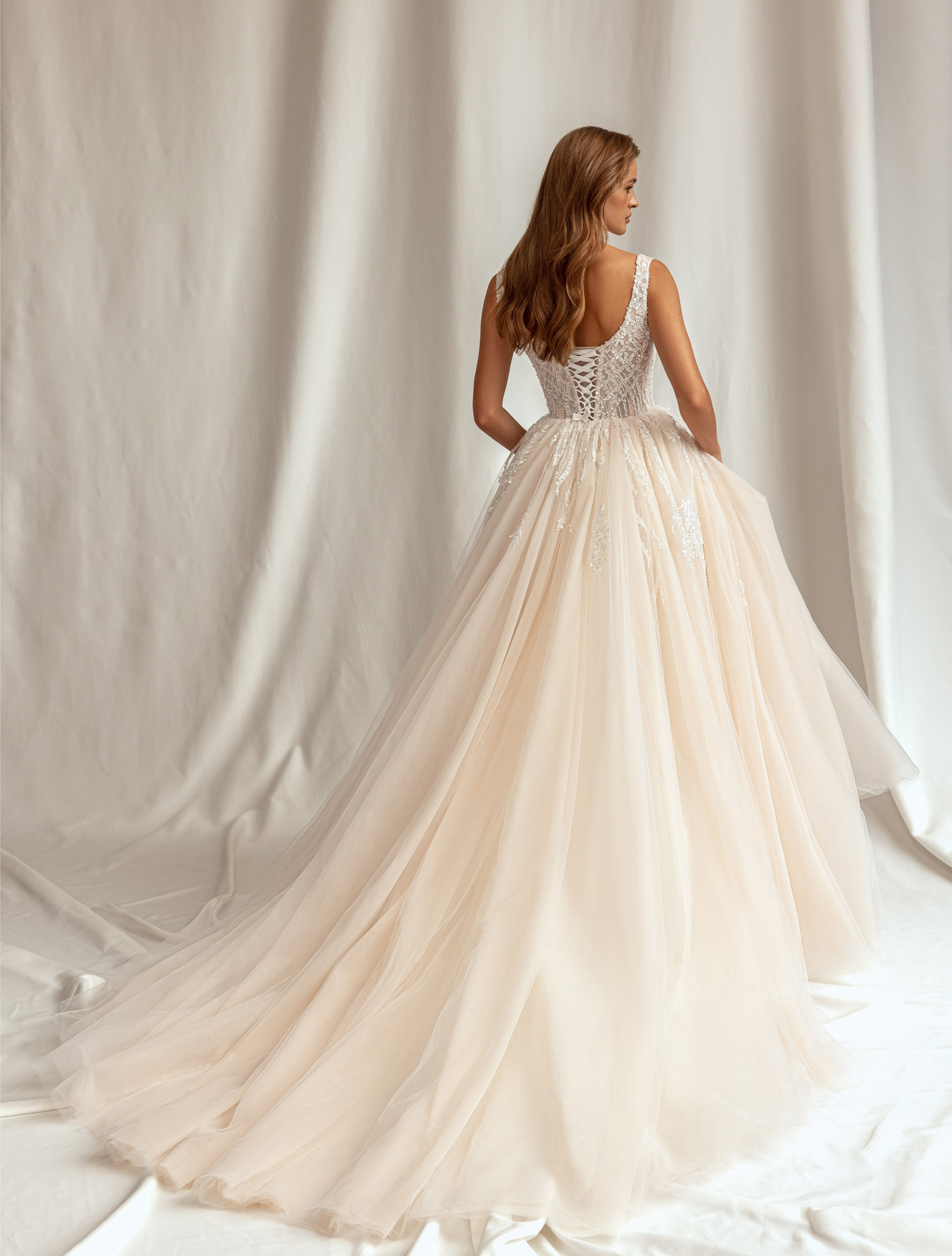 Wedding dress IVJ-1036