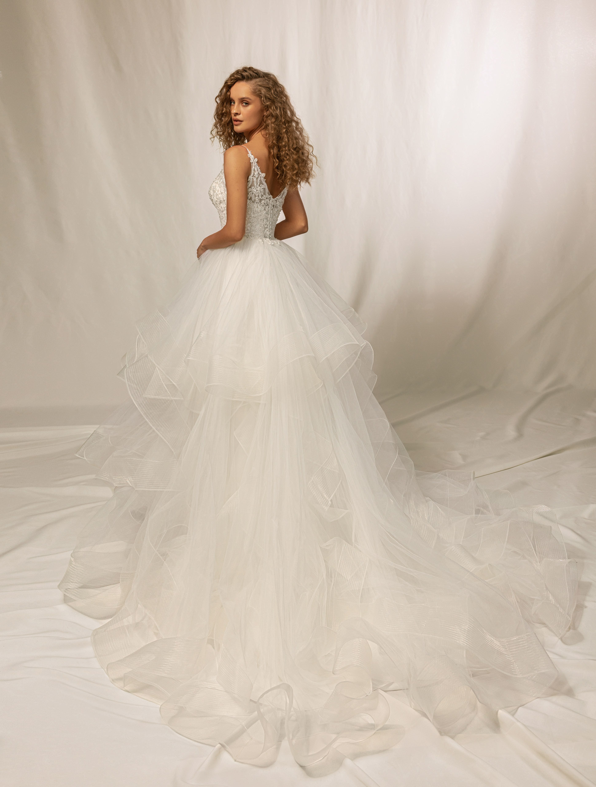 Wedding dress IVJ-1037
