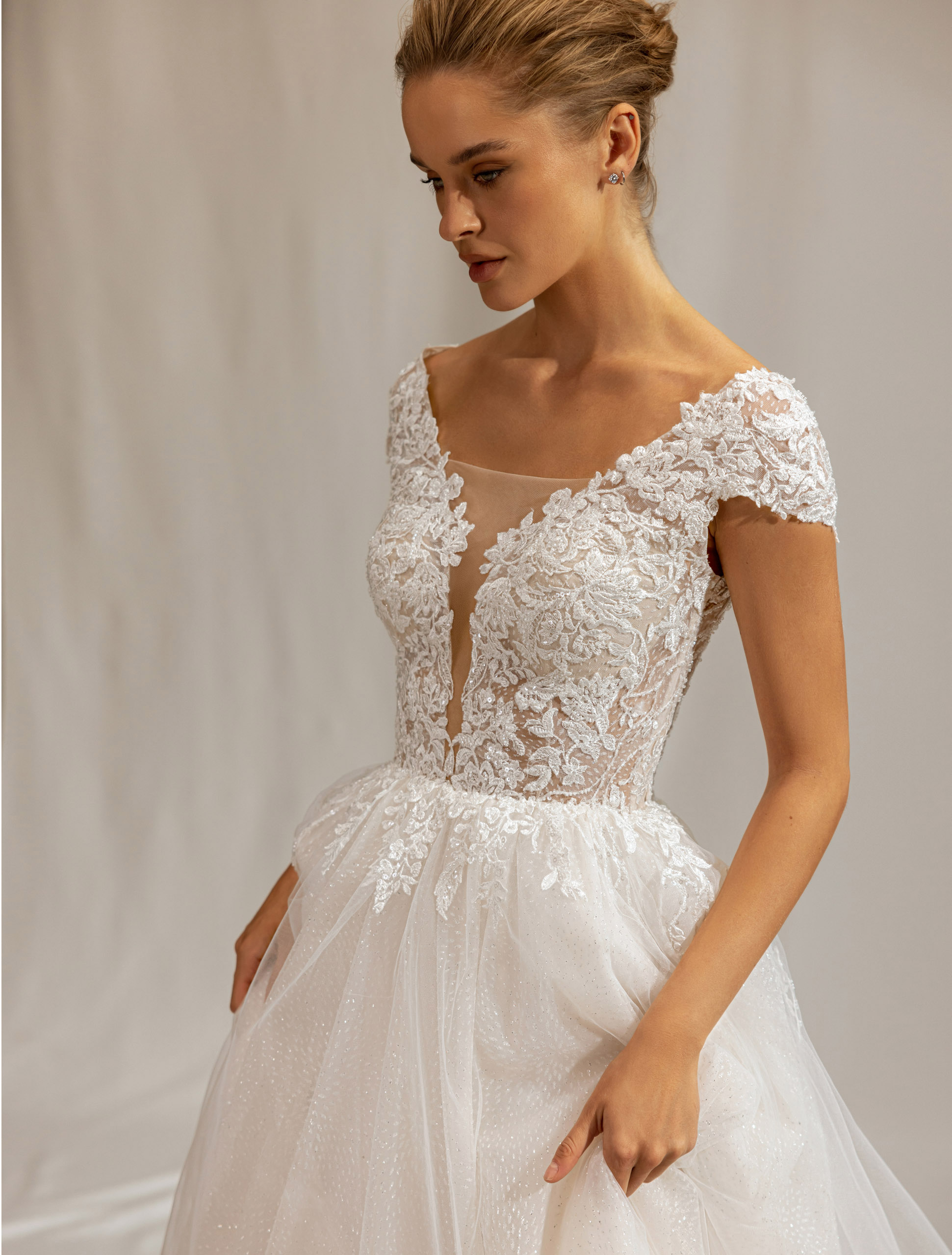 Wedding dress IVJ-1038