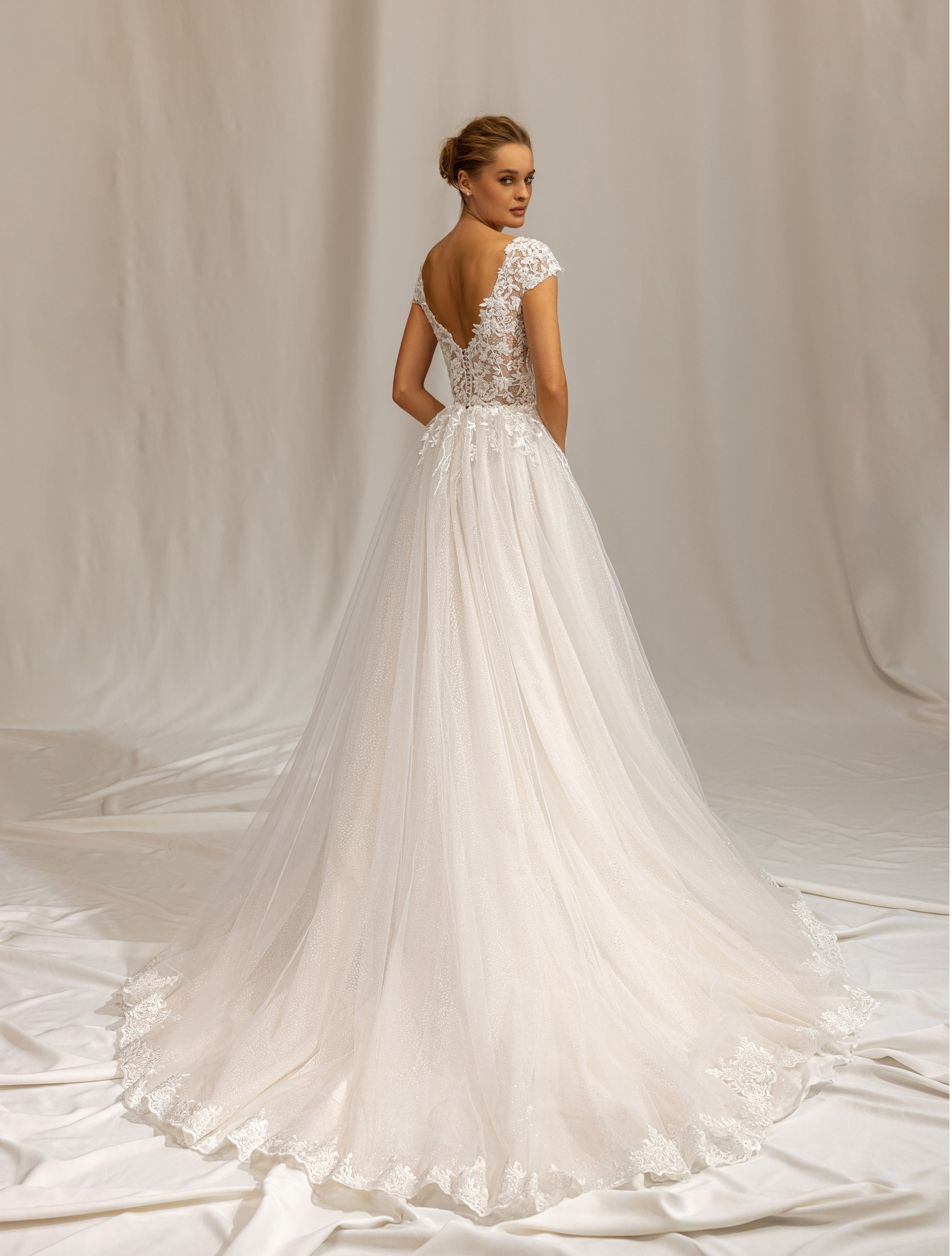 Wedding dress IVJ-1038