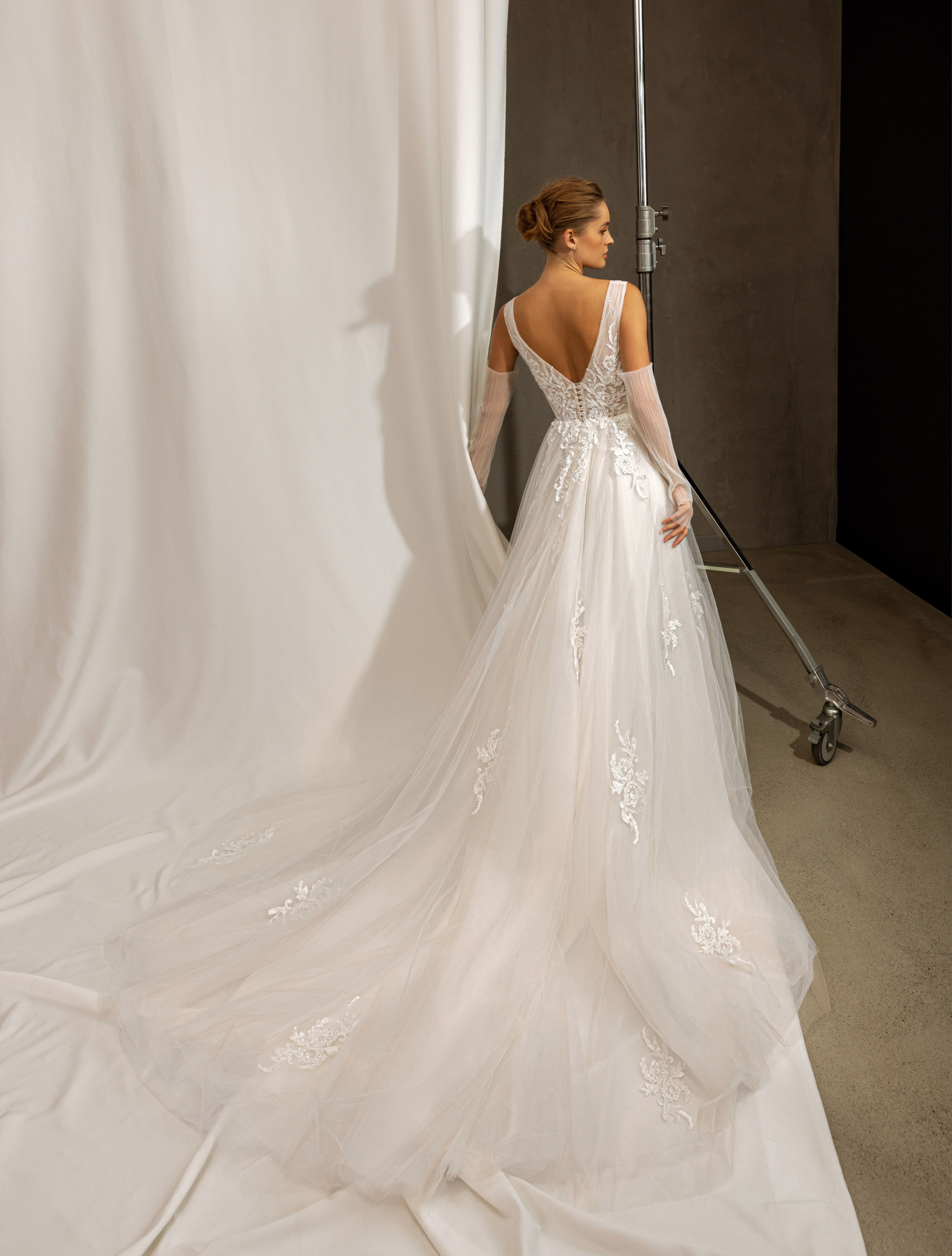 Wedding dress IVJ-1039