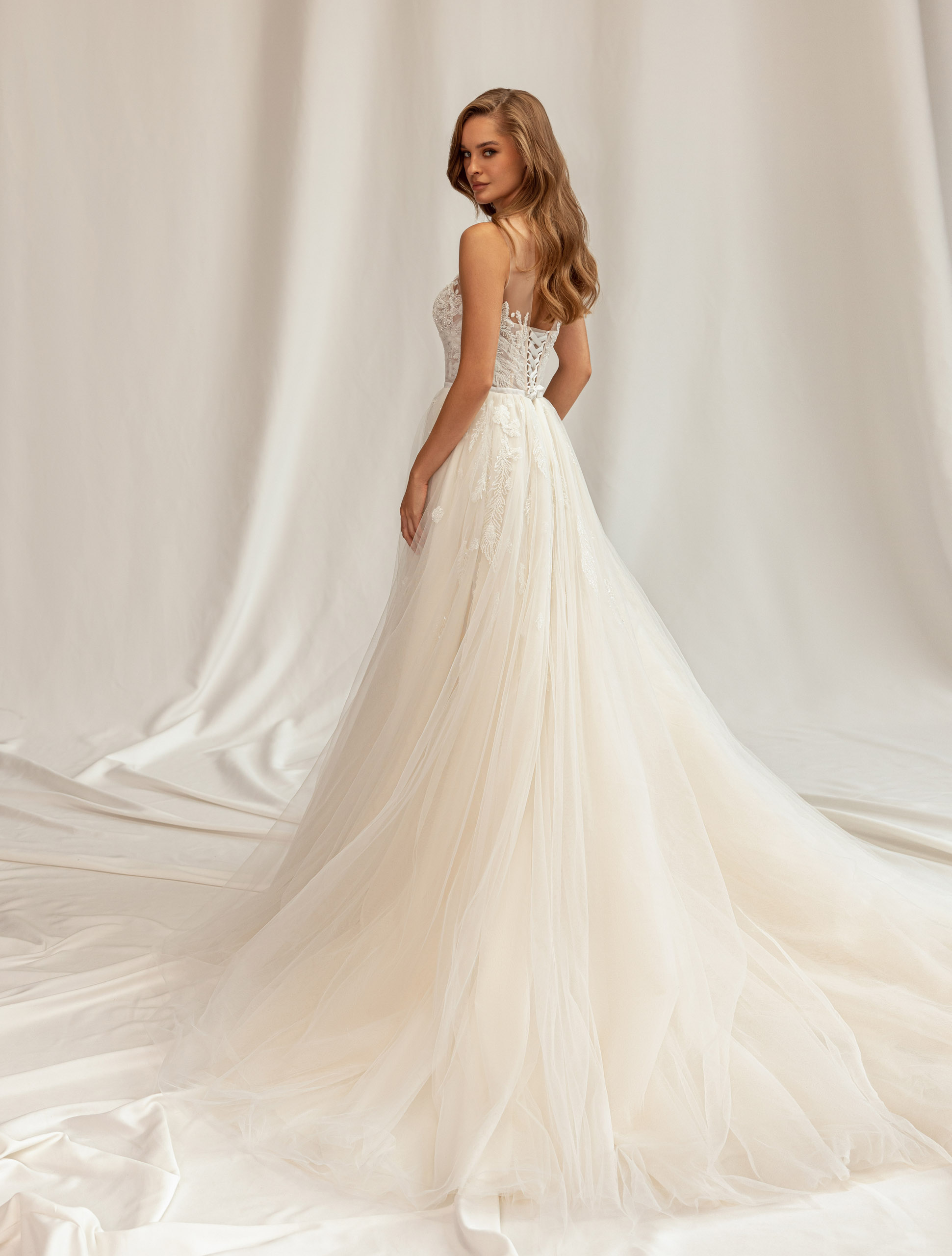 Wedding dress IVJ-1040