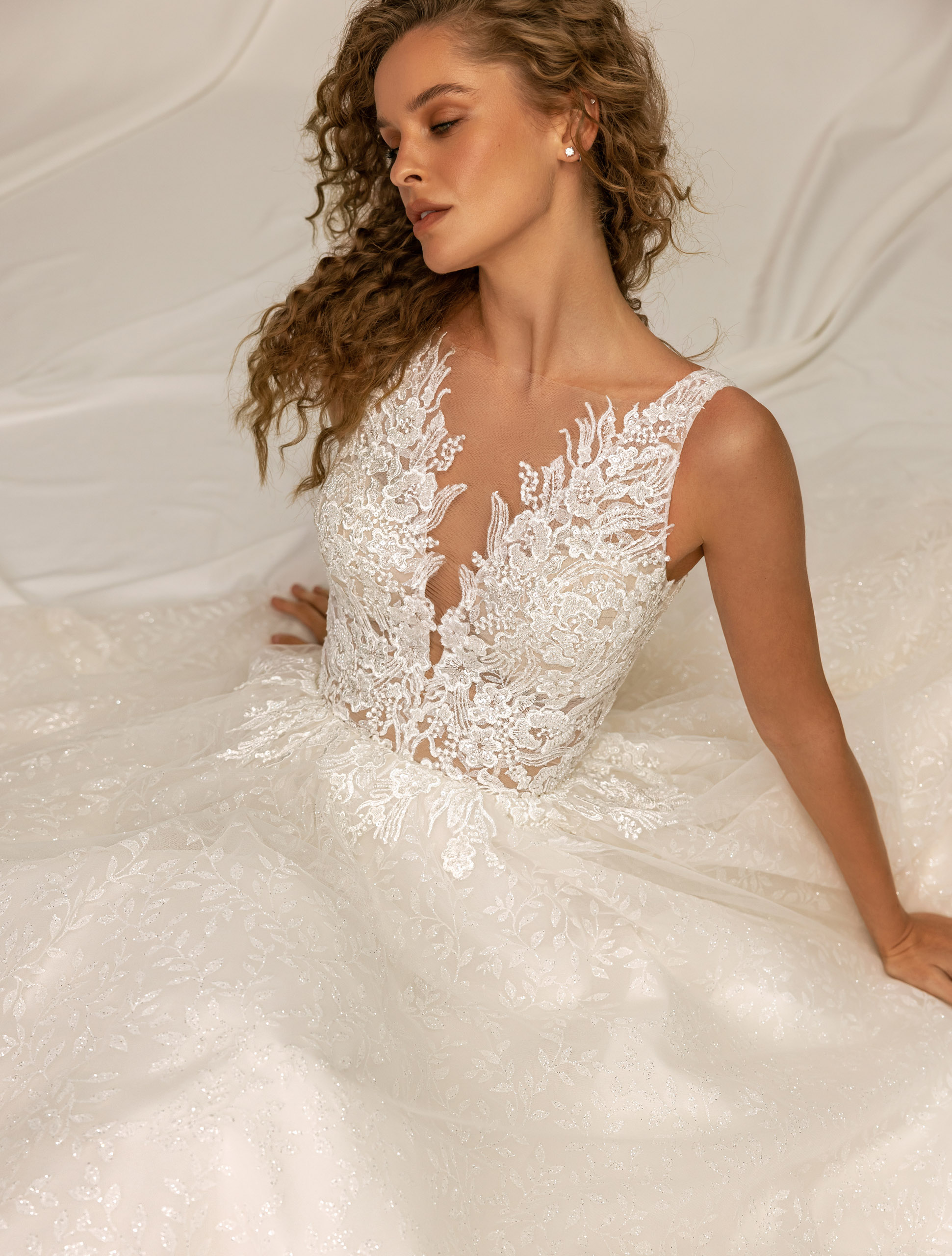 Wedding dress IVJ-1042