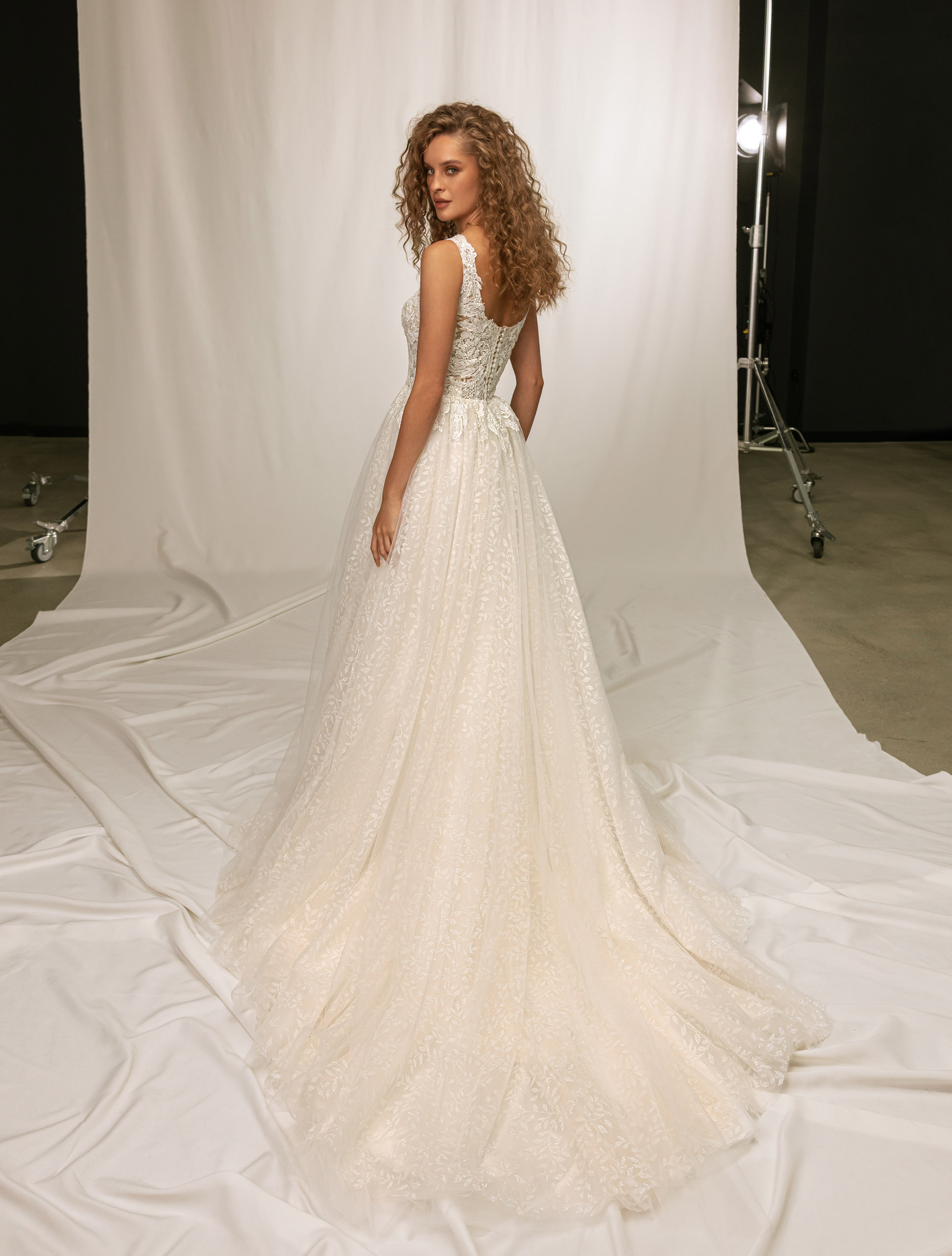 Wedding dress IVJ-1042