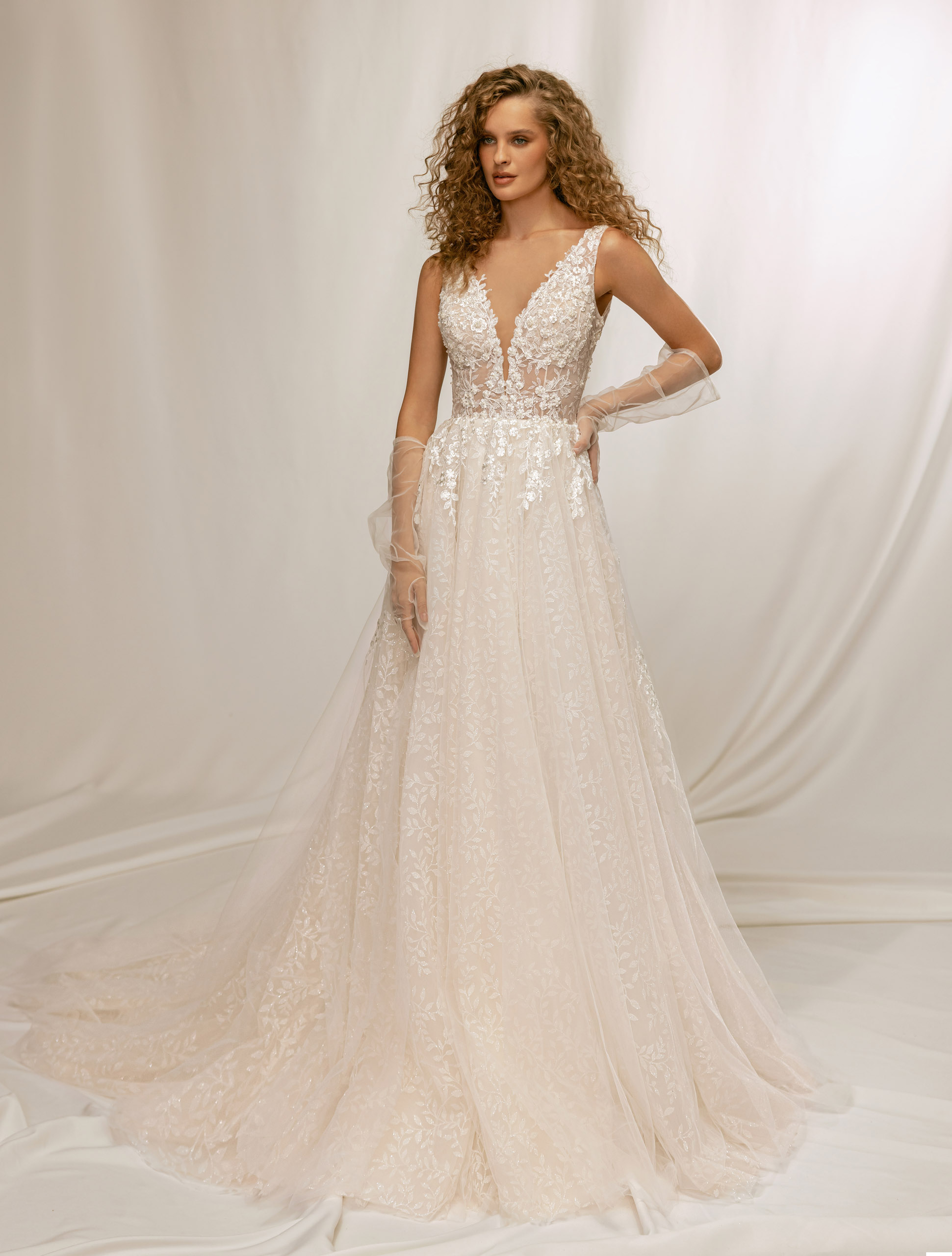 Wedding dress IVJ-1044