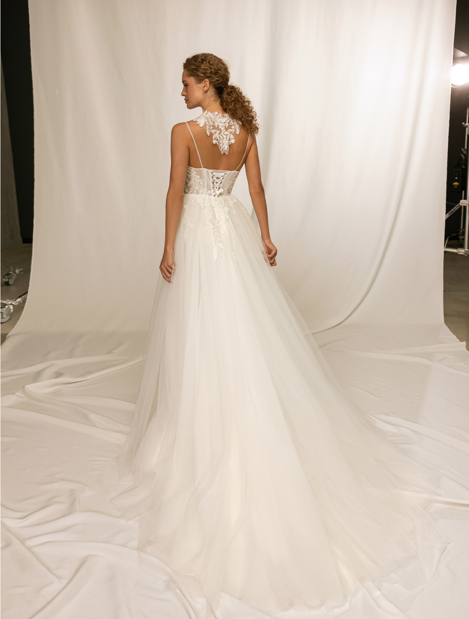 Wedding dress IVJ-1045
