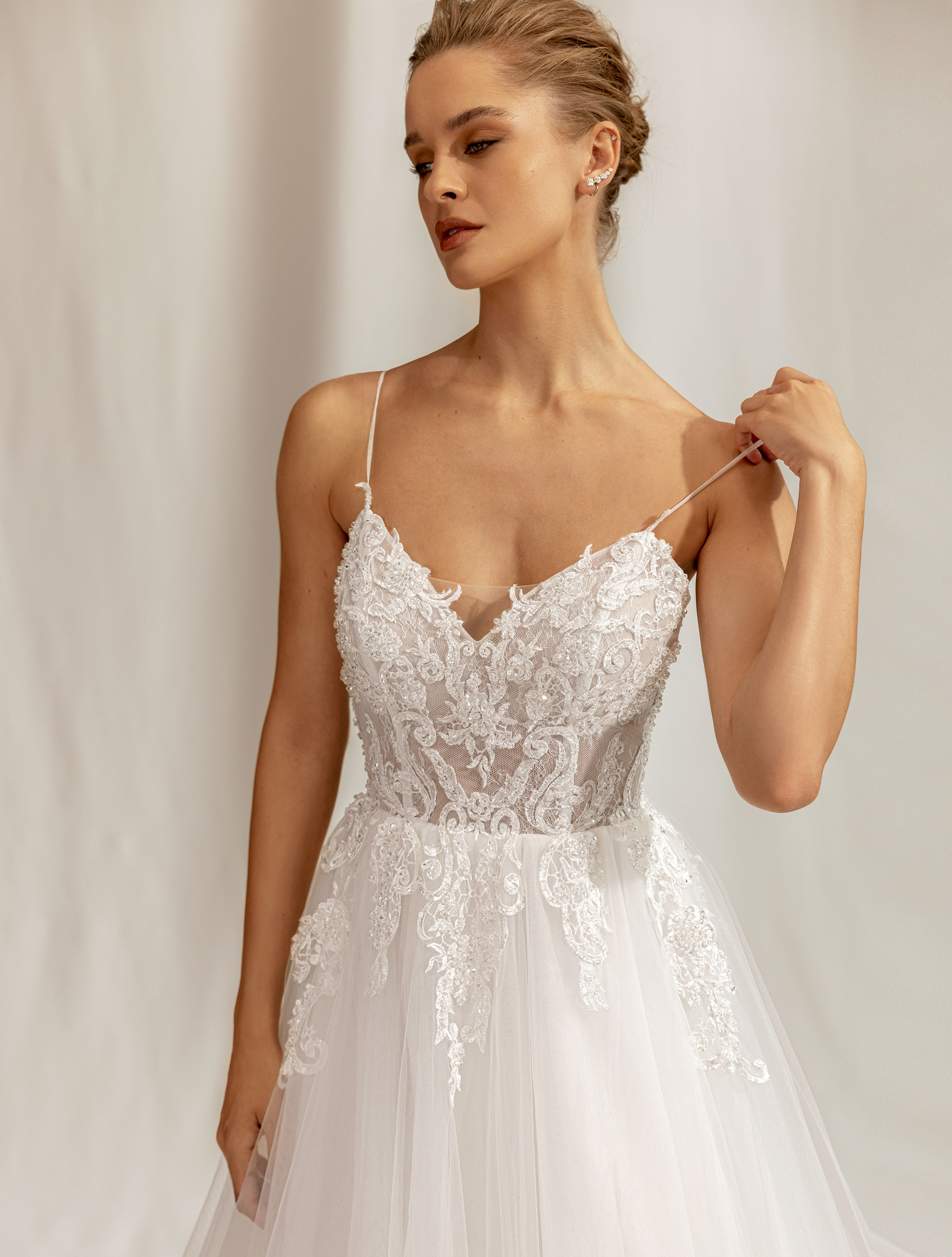 Wedding dress IVJ-1047