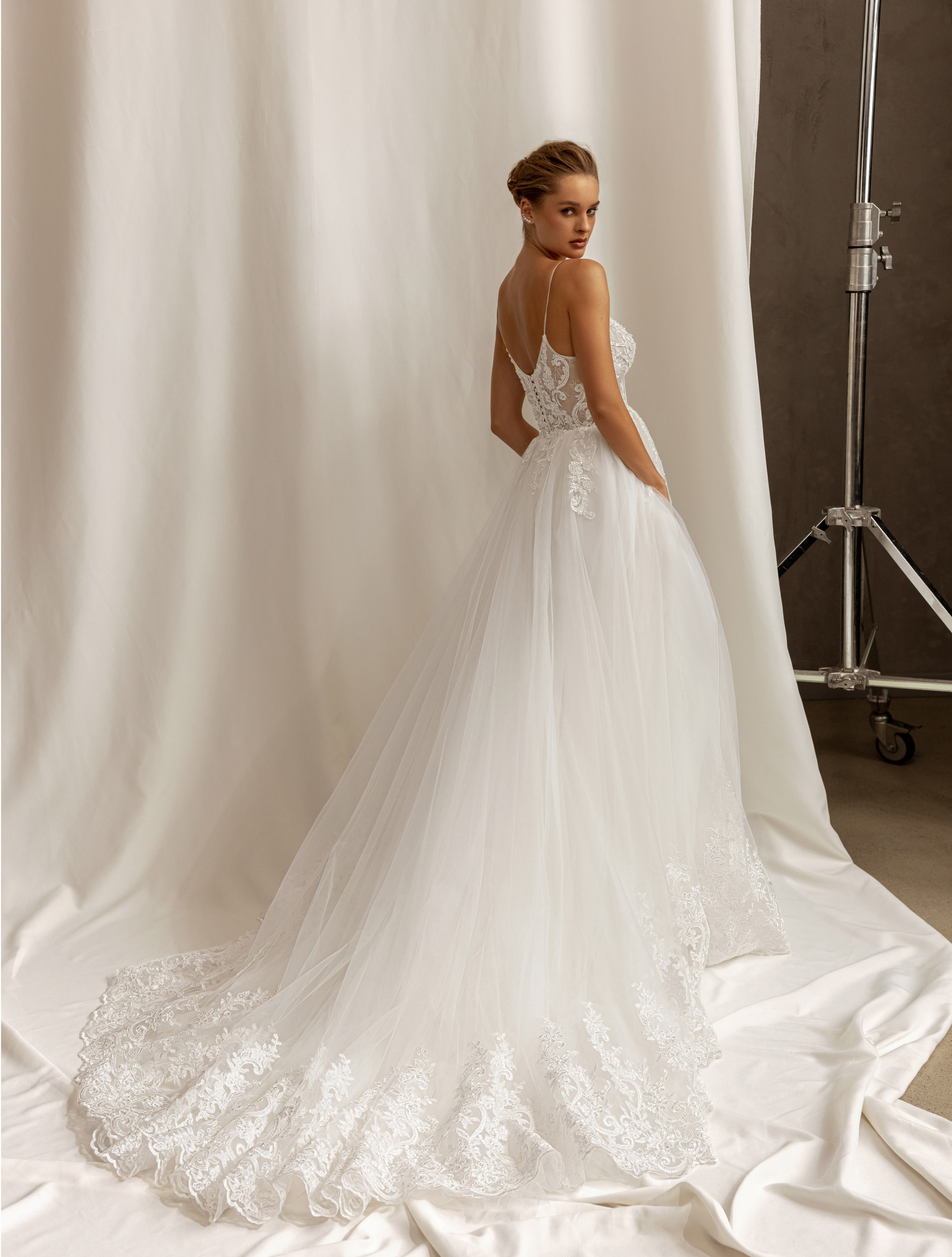 Wedding dress IVJ-1047