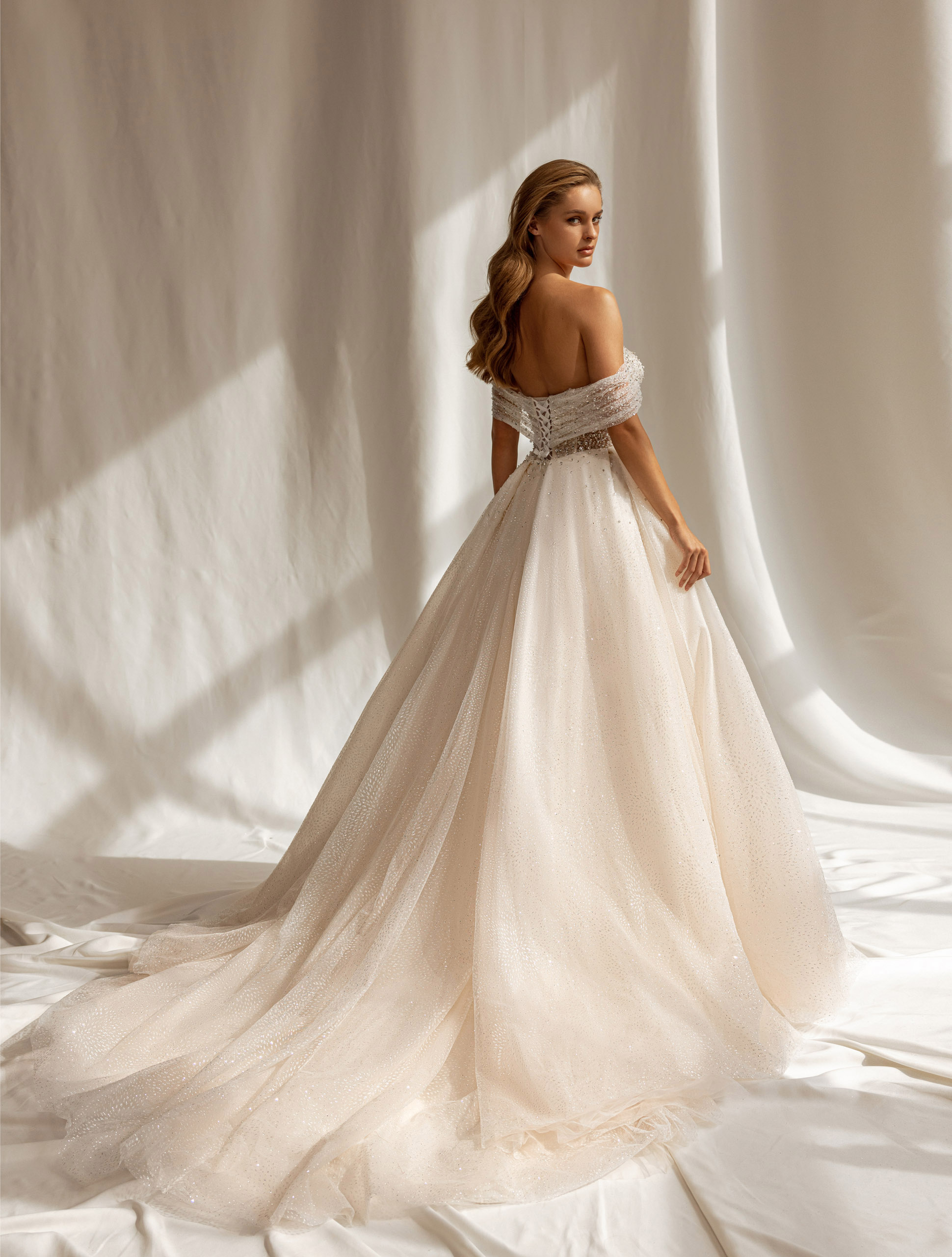 Wedding dress IVJ-1048