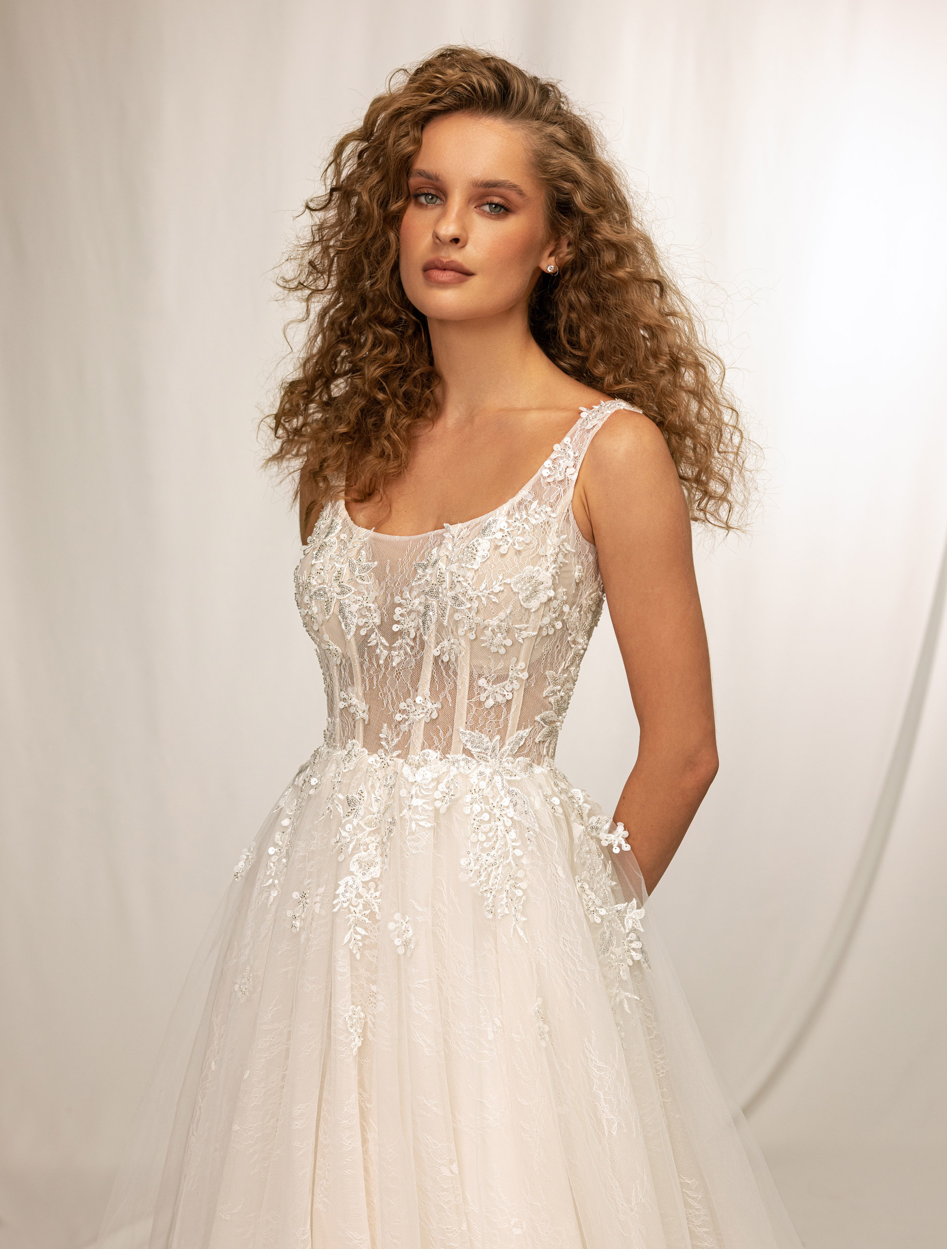 Wedding dress IVJ-1050