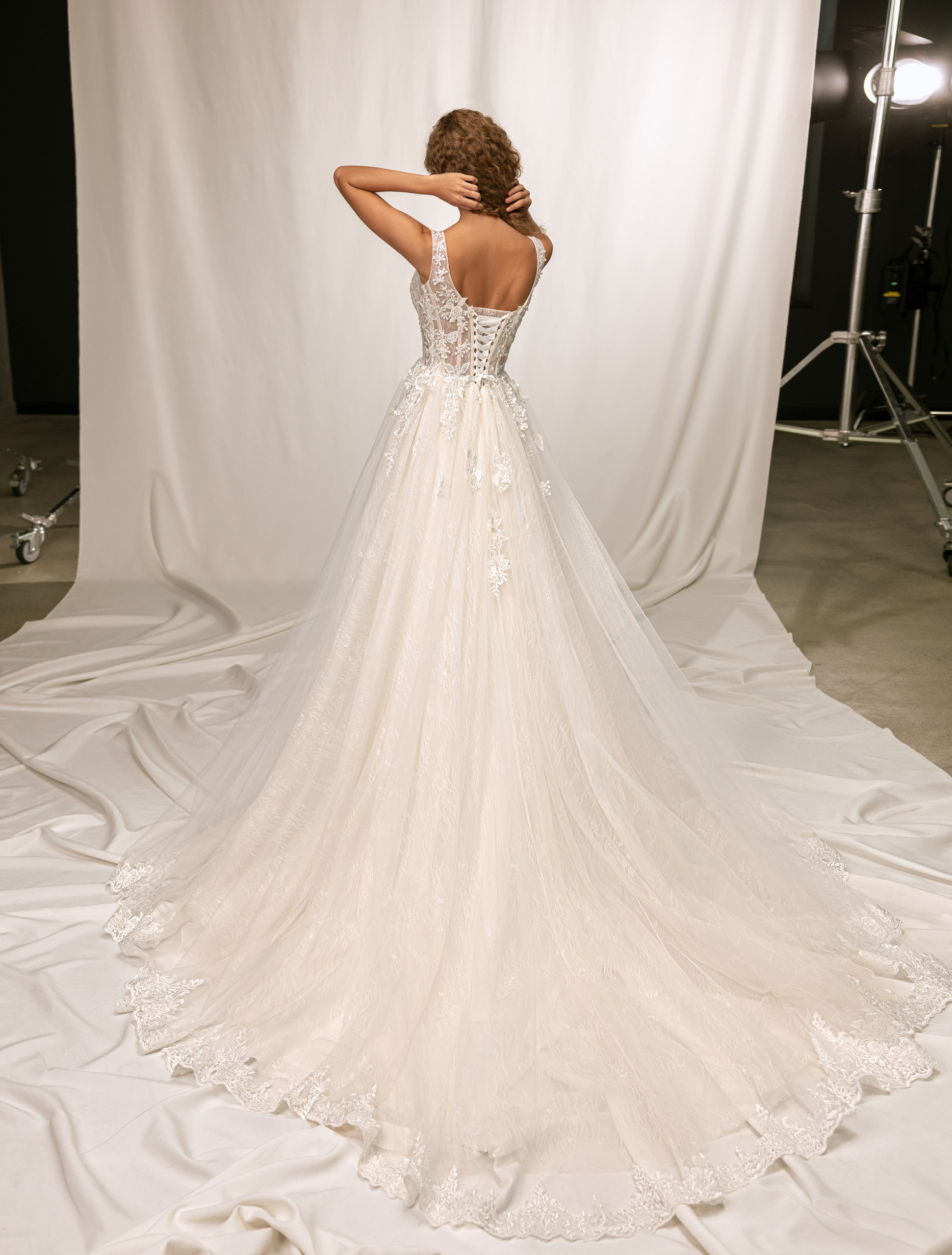 Wedding dress IVJ-1050