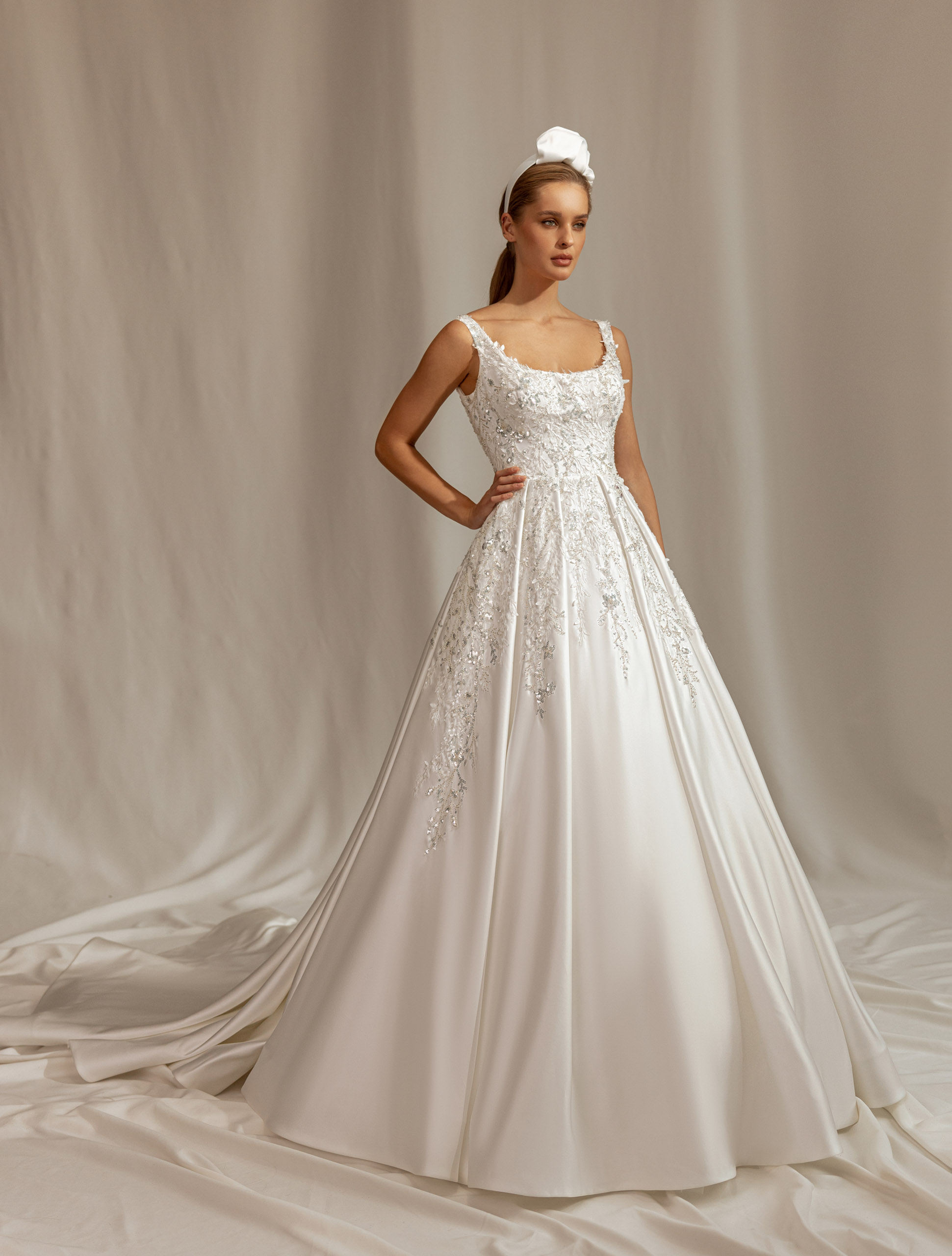 Wedding dress IVJ-1051