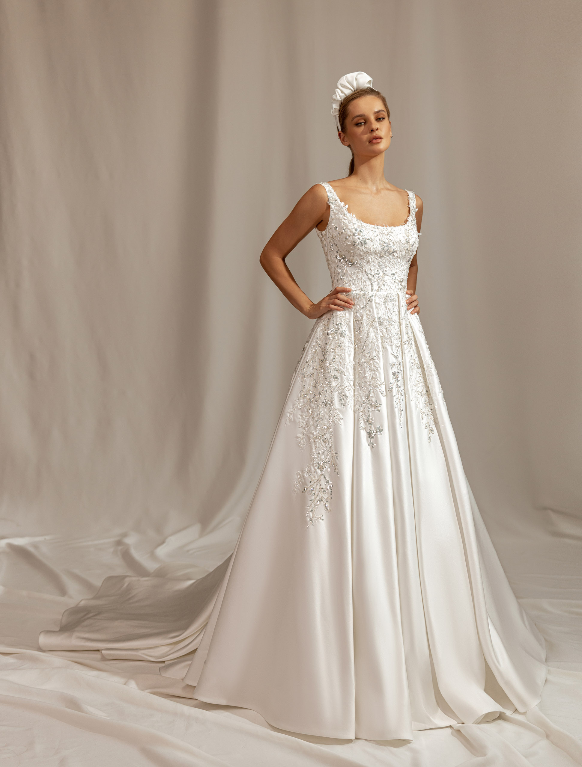 Wedding dress IVJ-1051