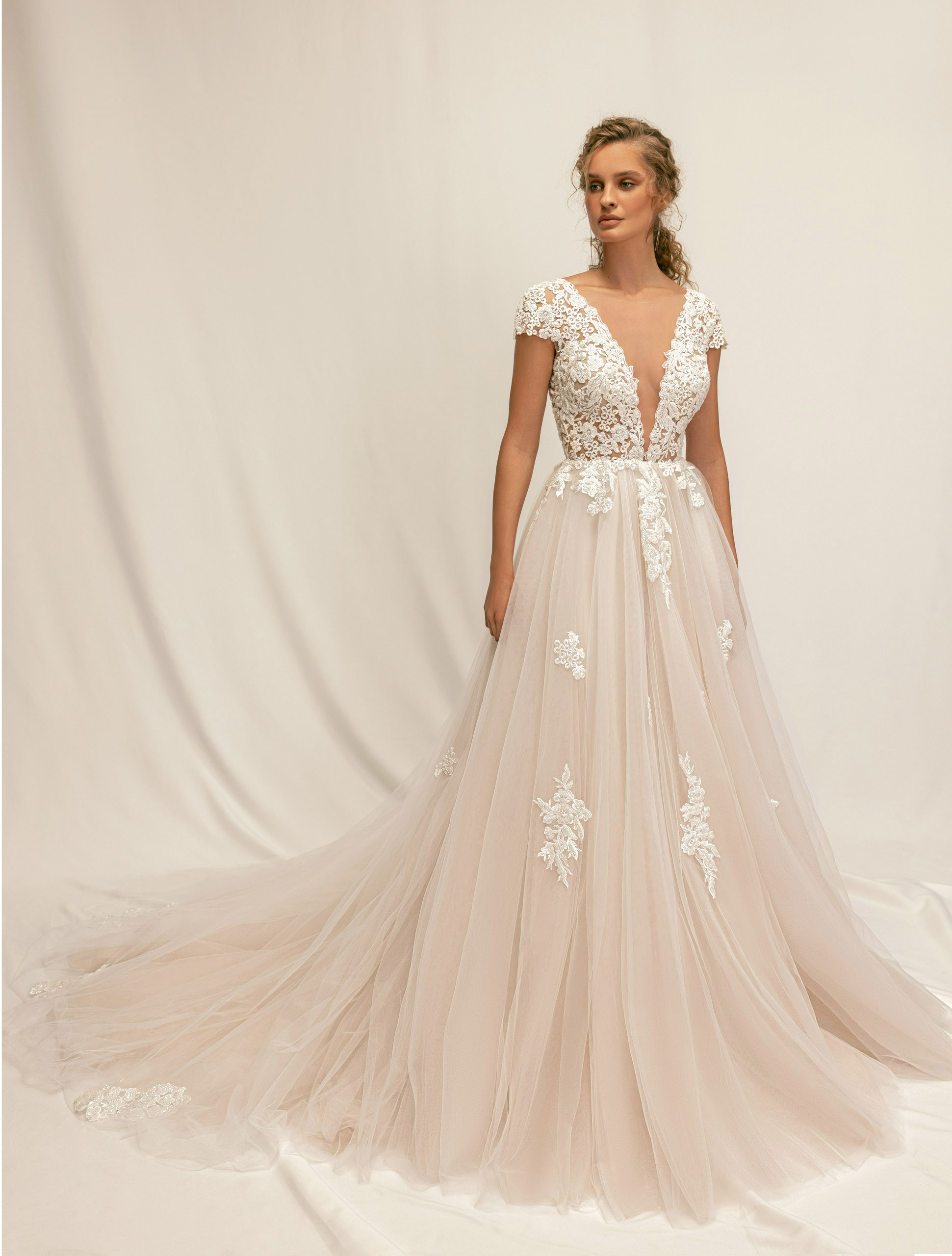 Wedding dress IVJ-1053