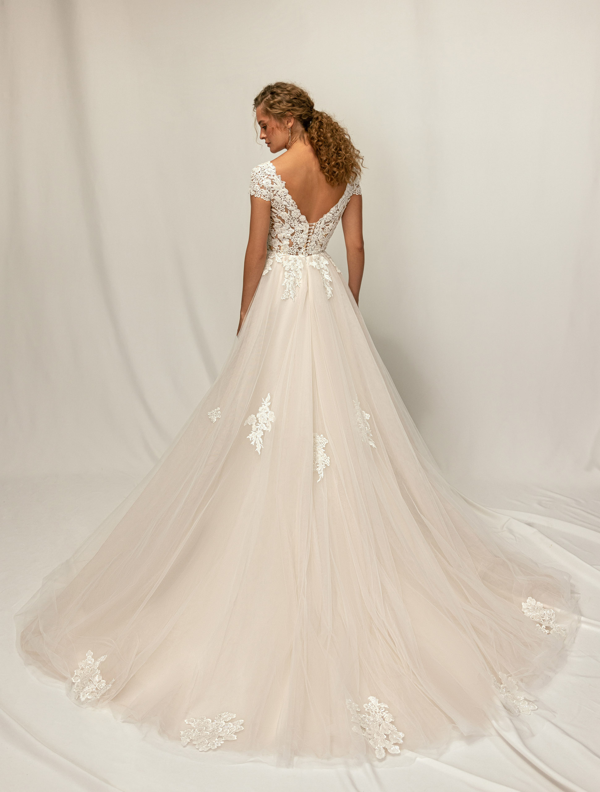 Wedding dress IVJ-1053