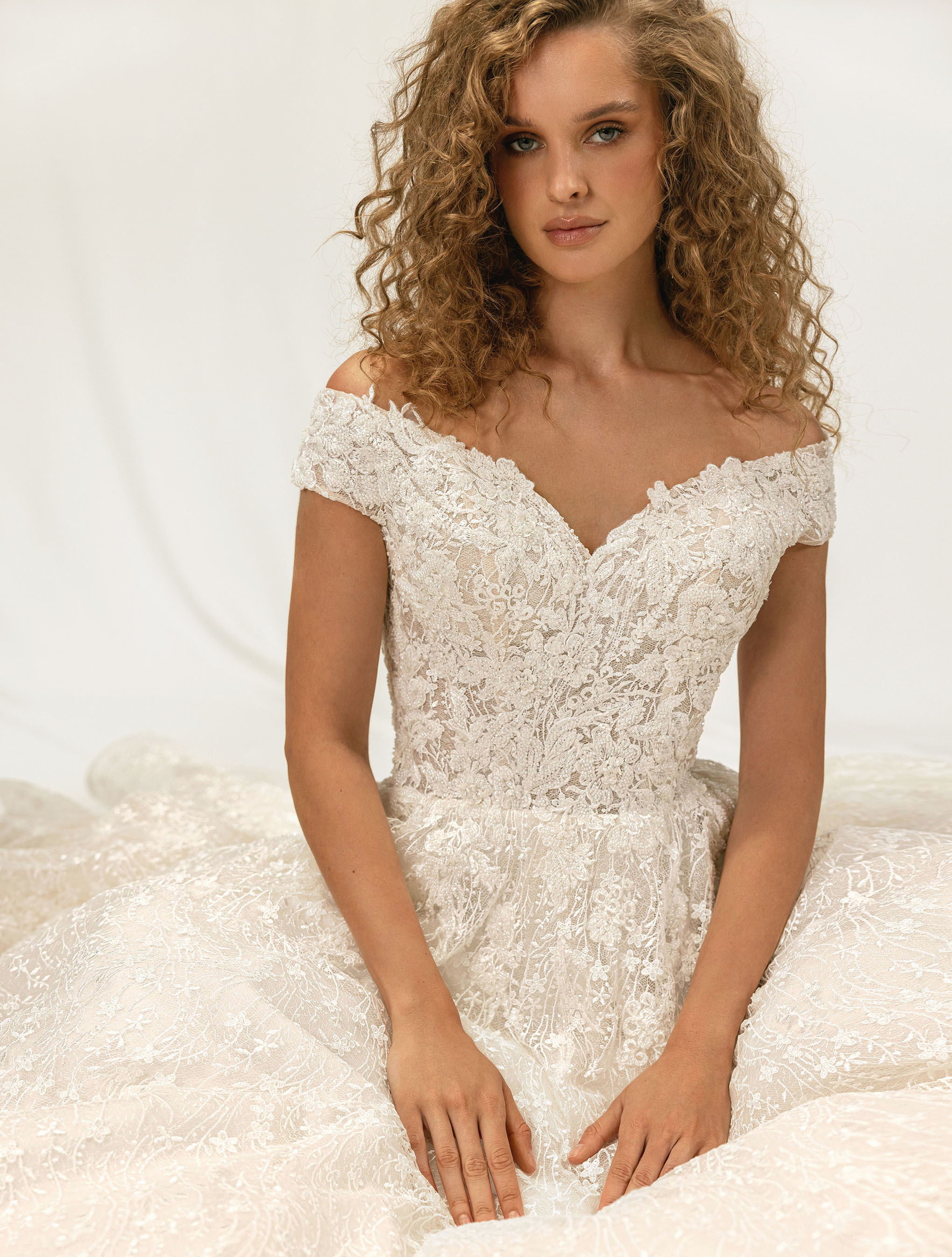 Wedding dress IVJ-1054