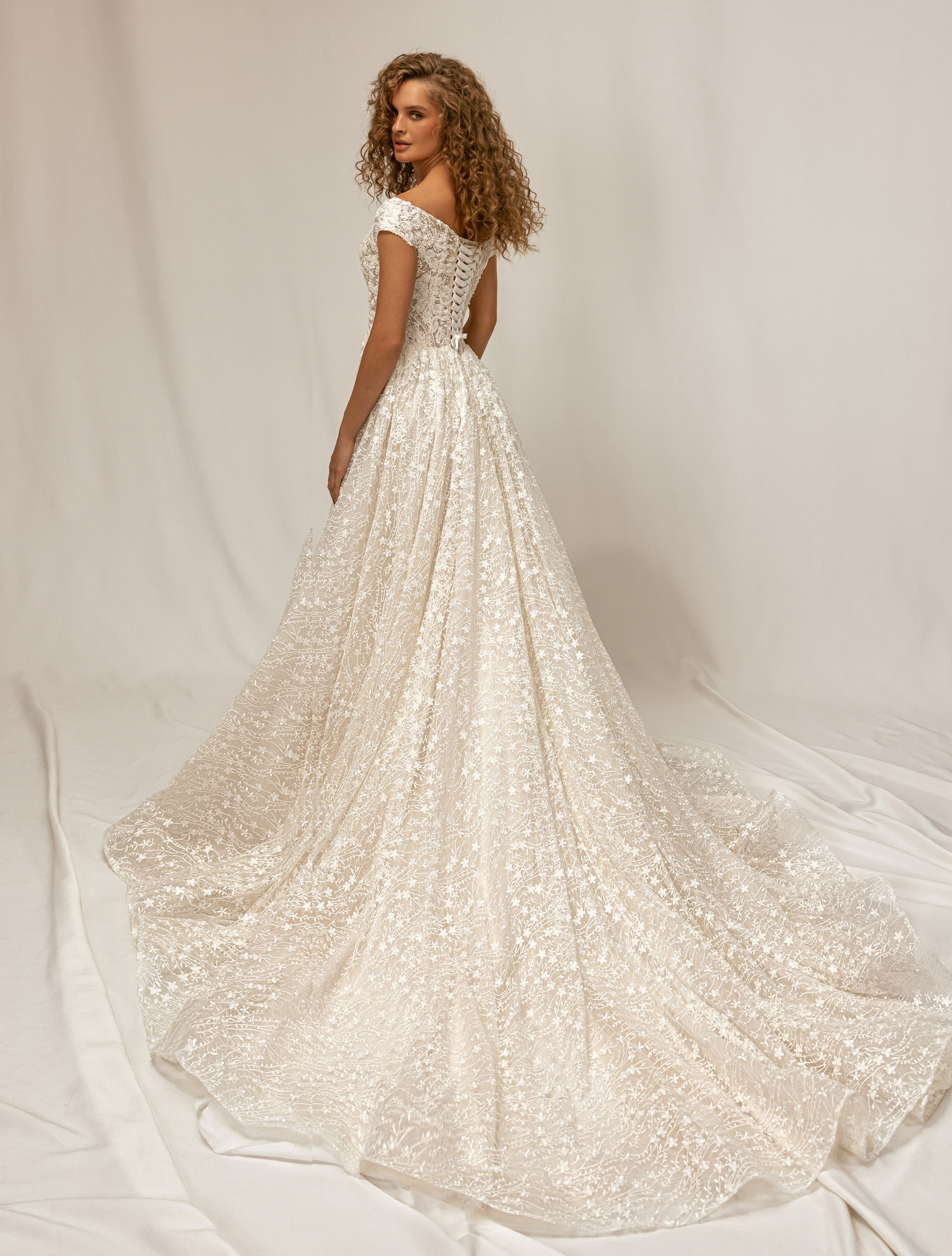 Wedding dress IVJ-1054