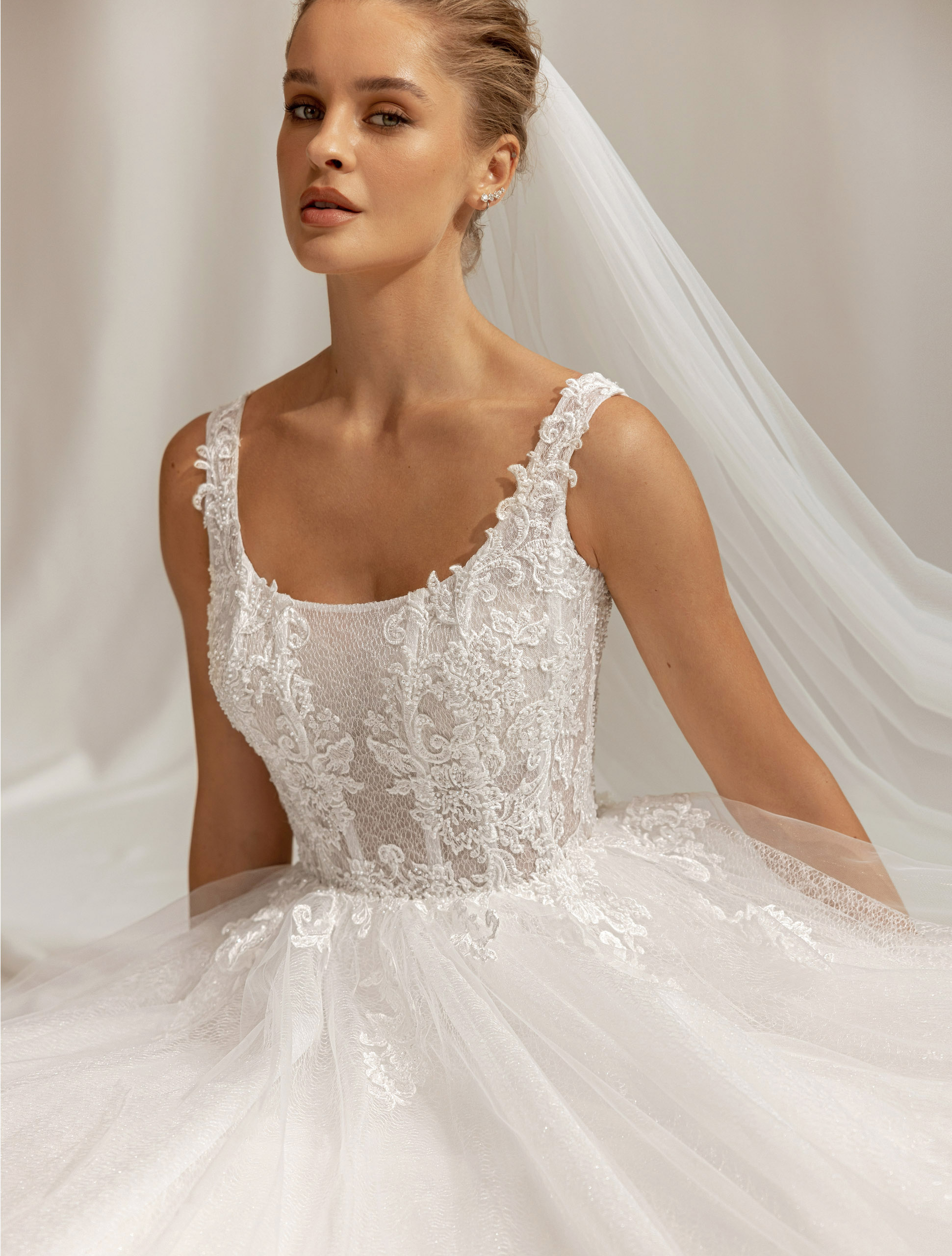 Wedding dress IVJ-1055