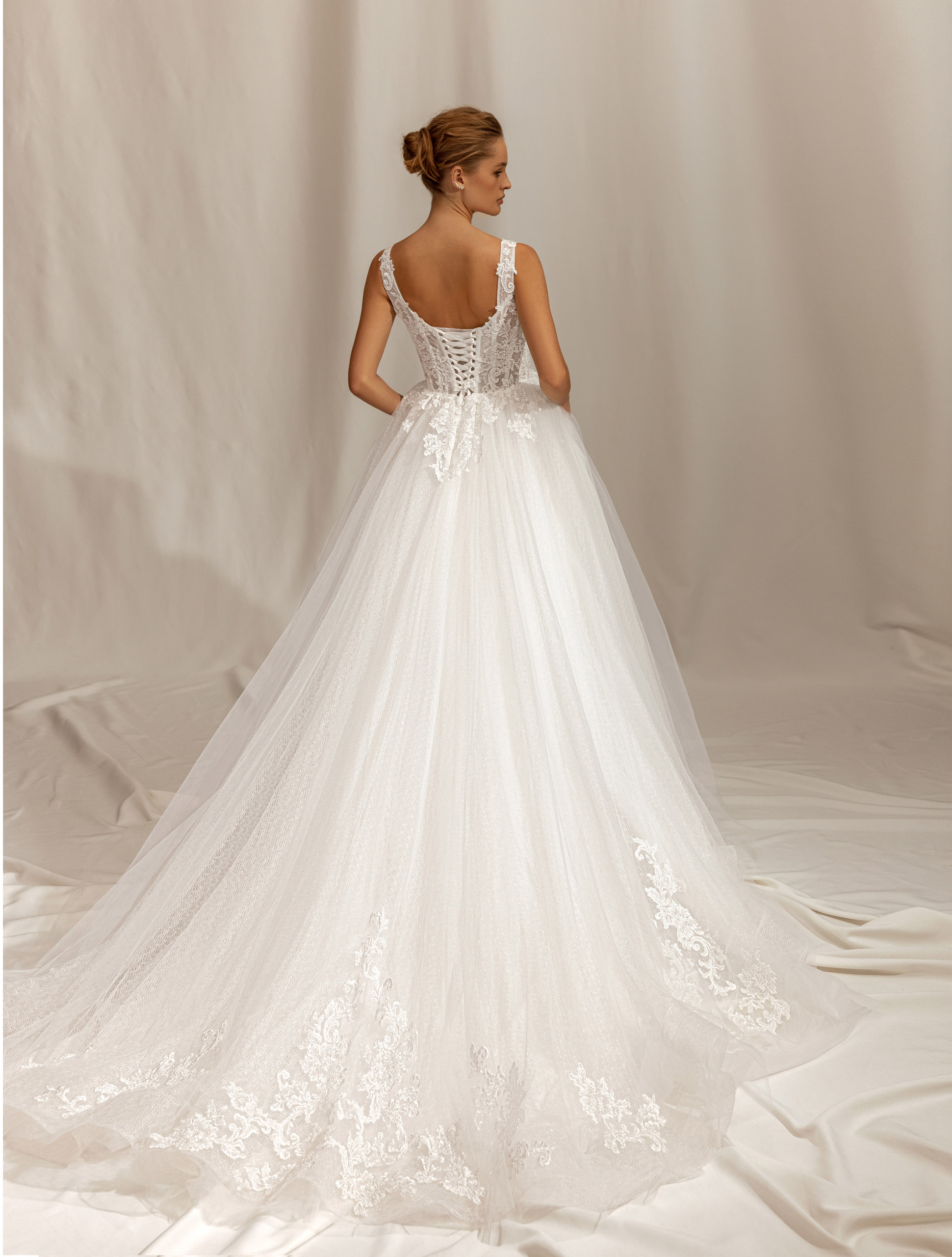 Wedding dress IVJ-1055