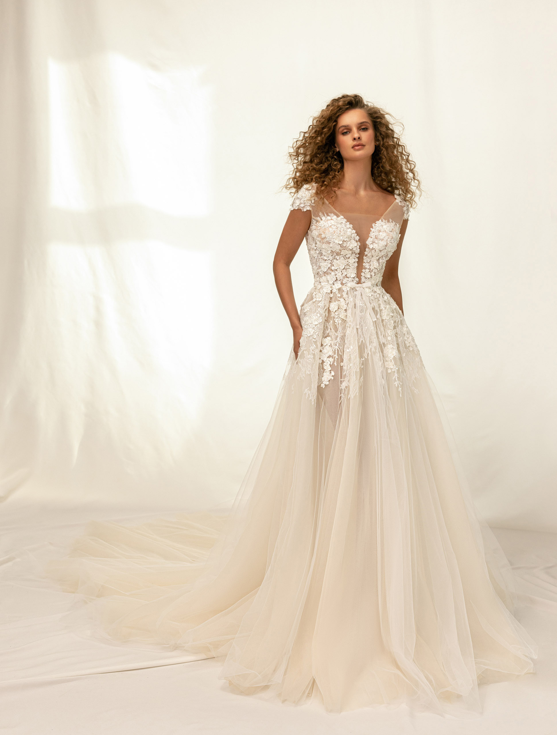 Wedding dress IVJ-1059