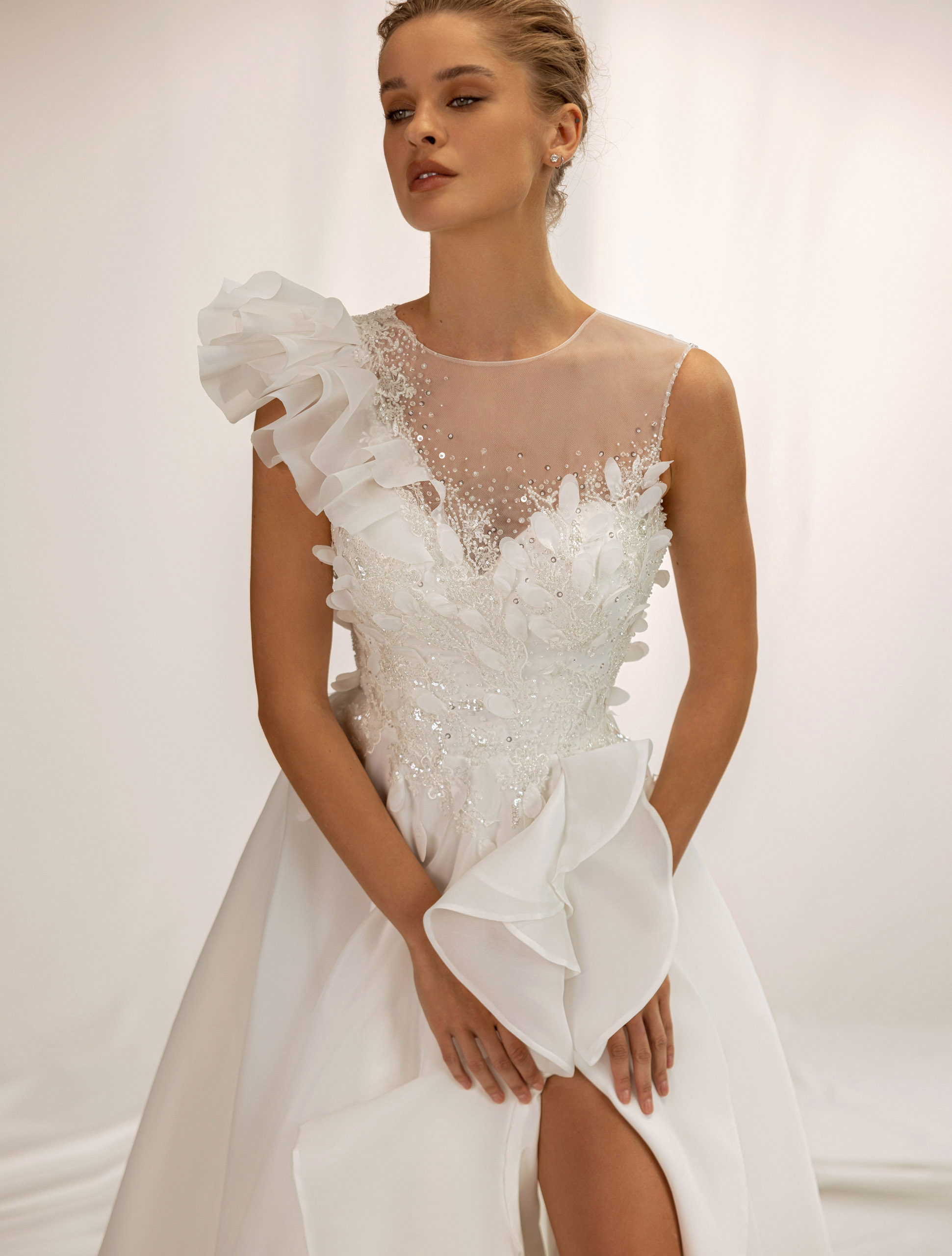 Wedding dress IVJ-1061