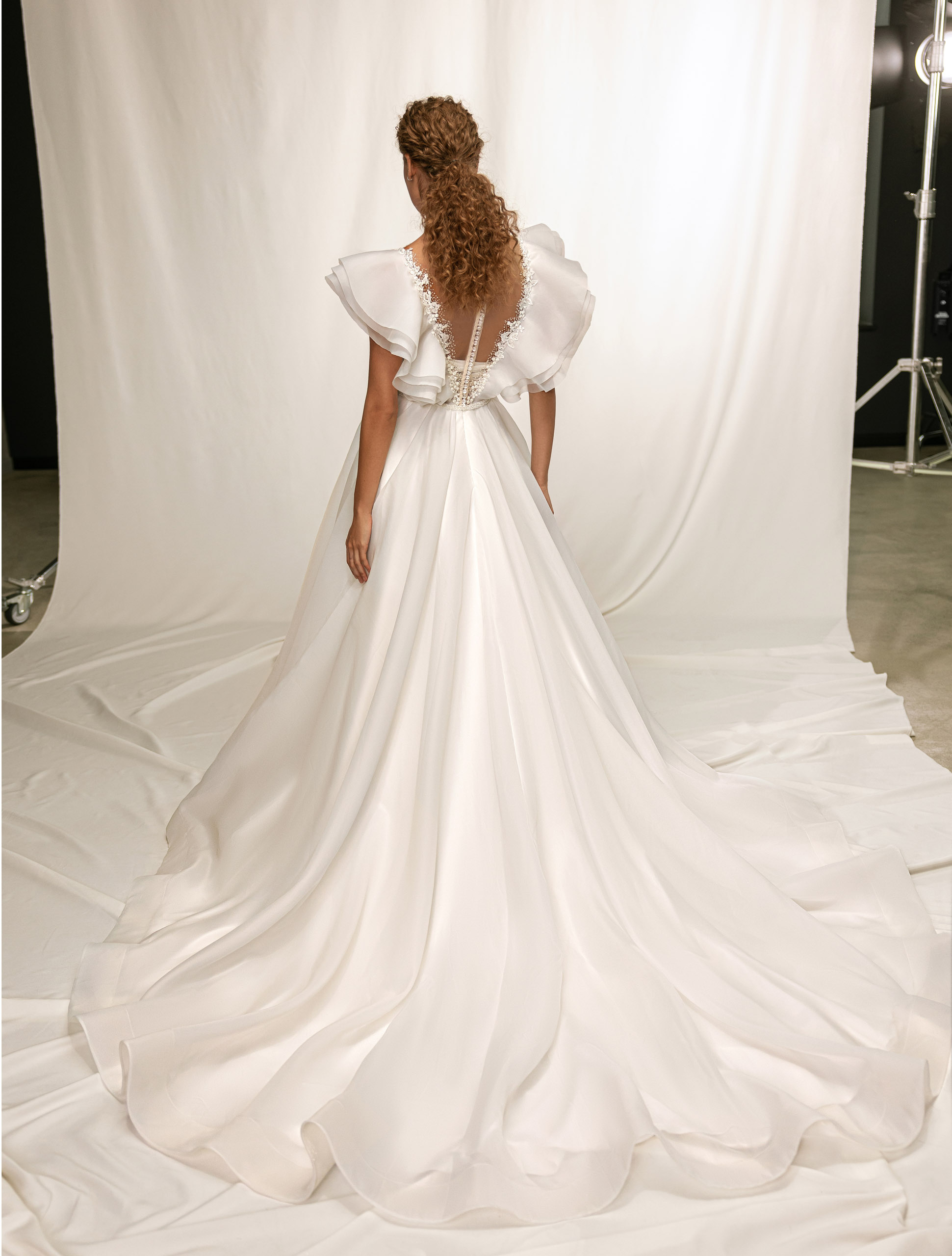 Wedding dress IVJ-1064