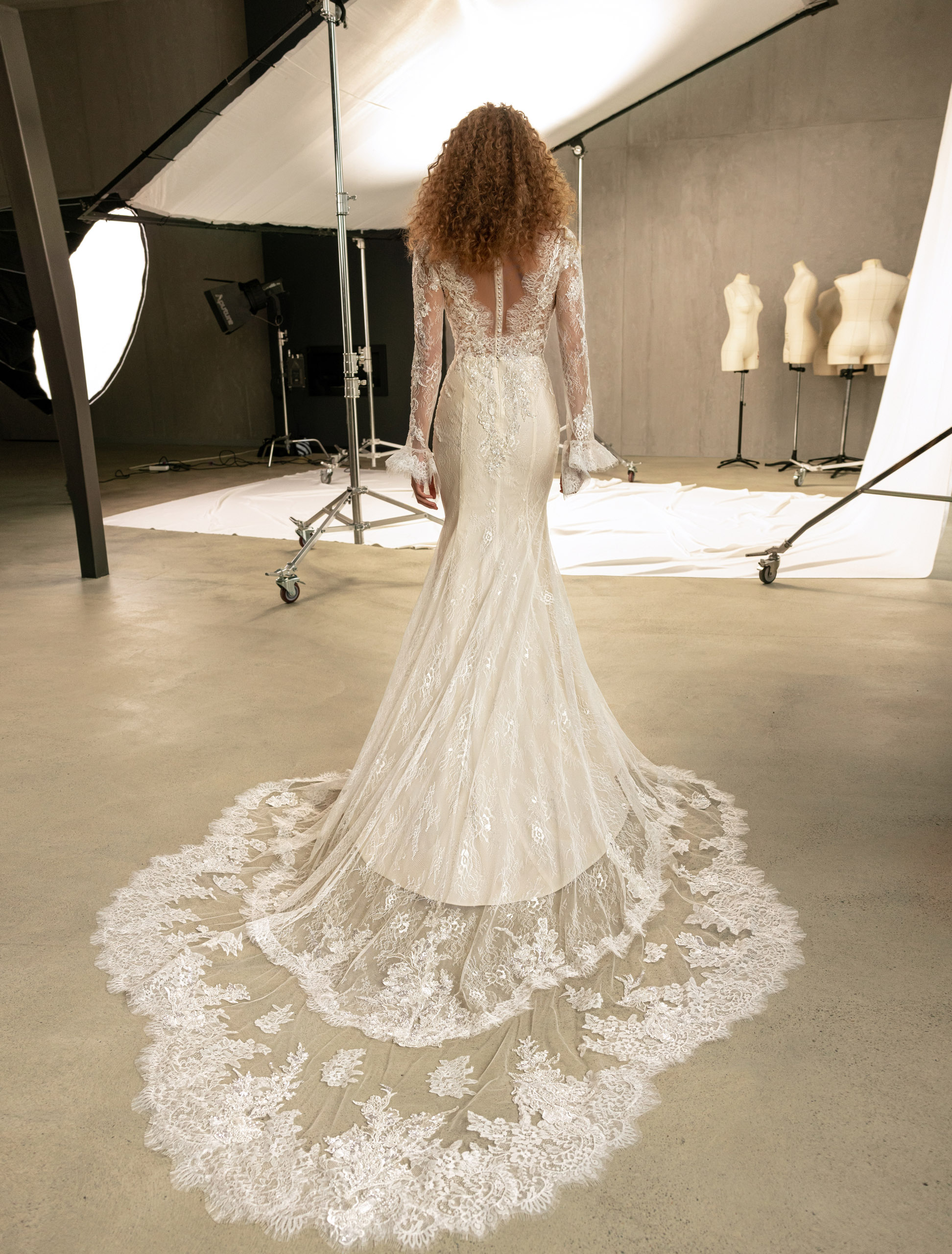 Wedding dress IVJ-1065