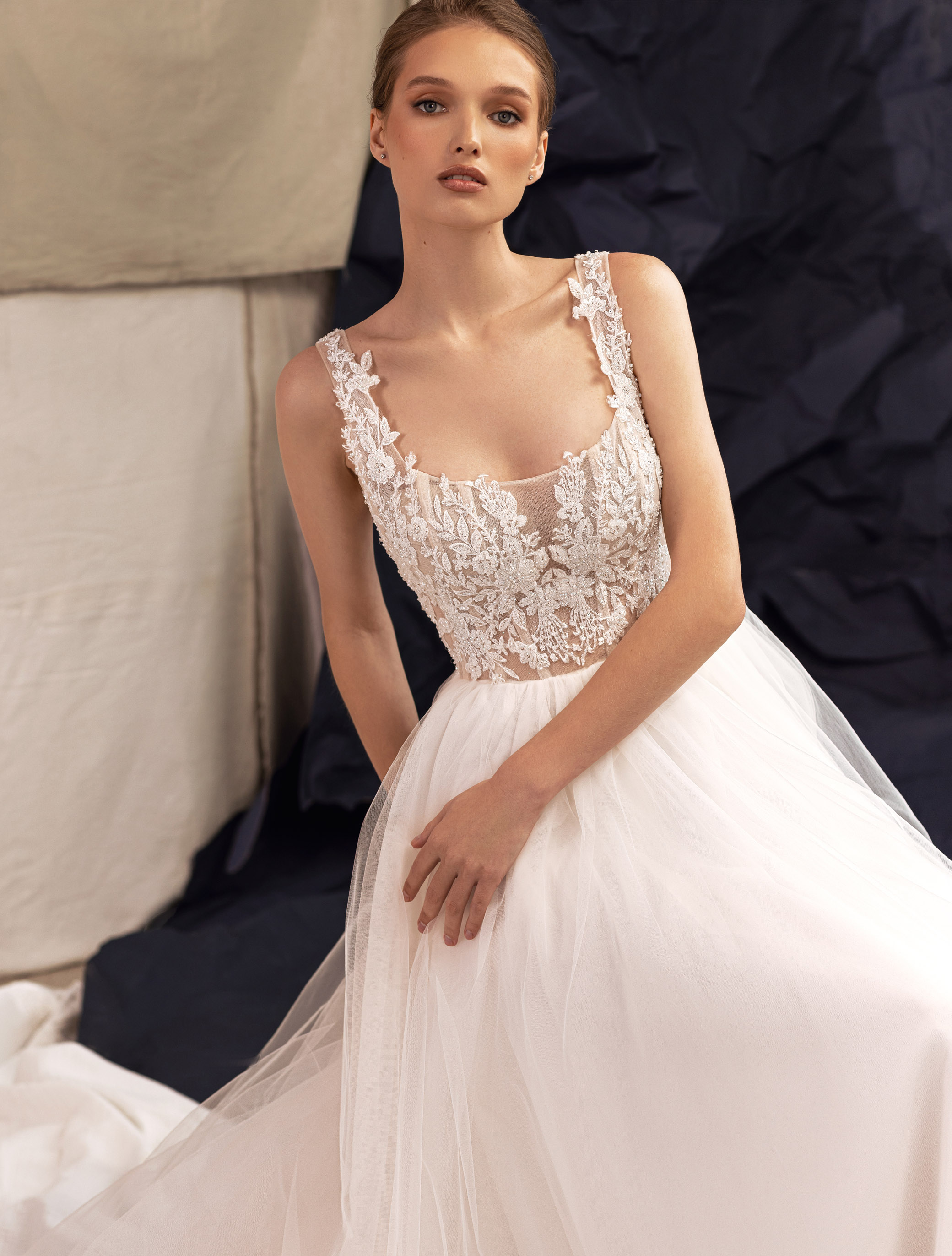 Wedding dress IVL-390
