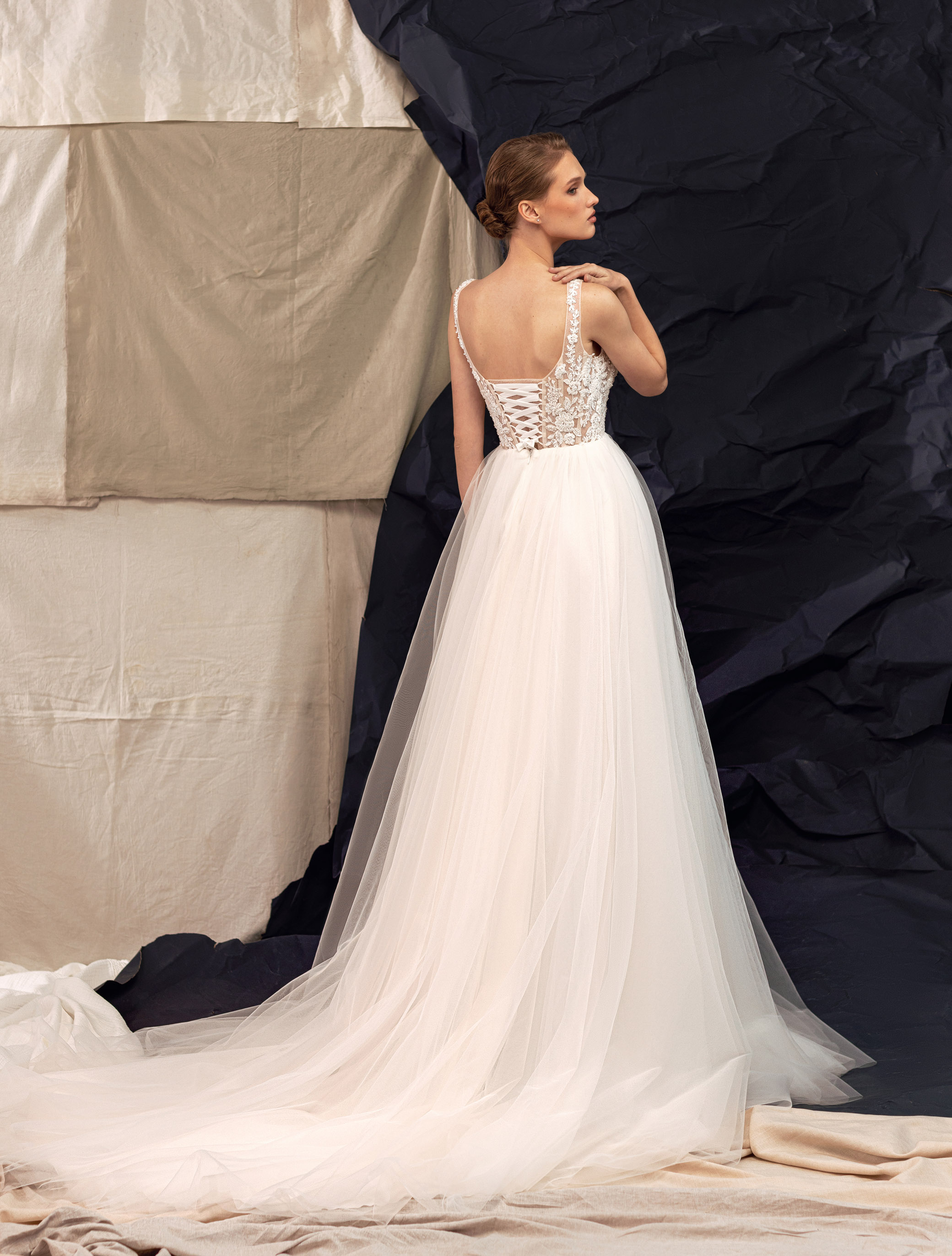 Wedding dress IVL-390