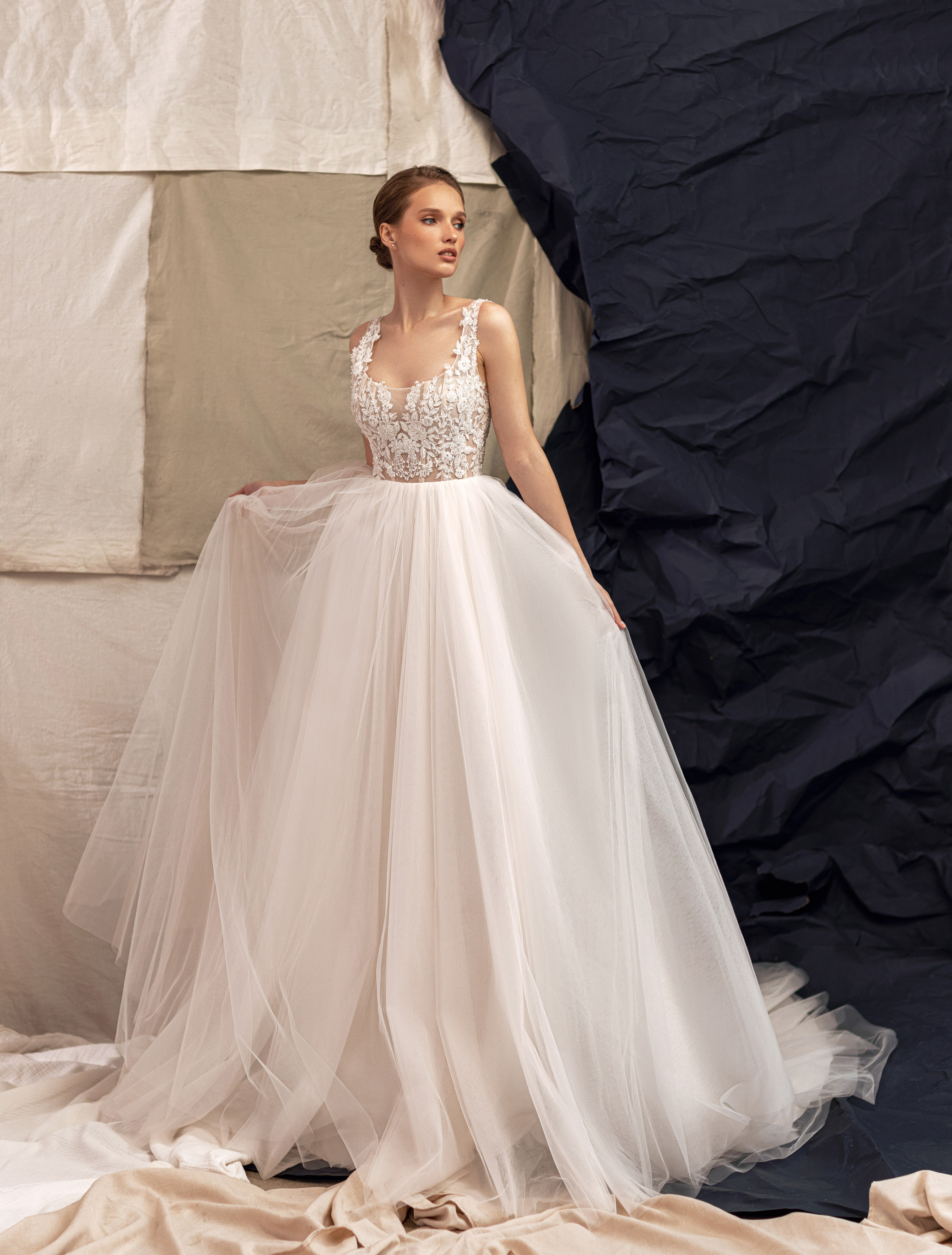 Wedding dress IVL-390
