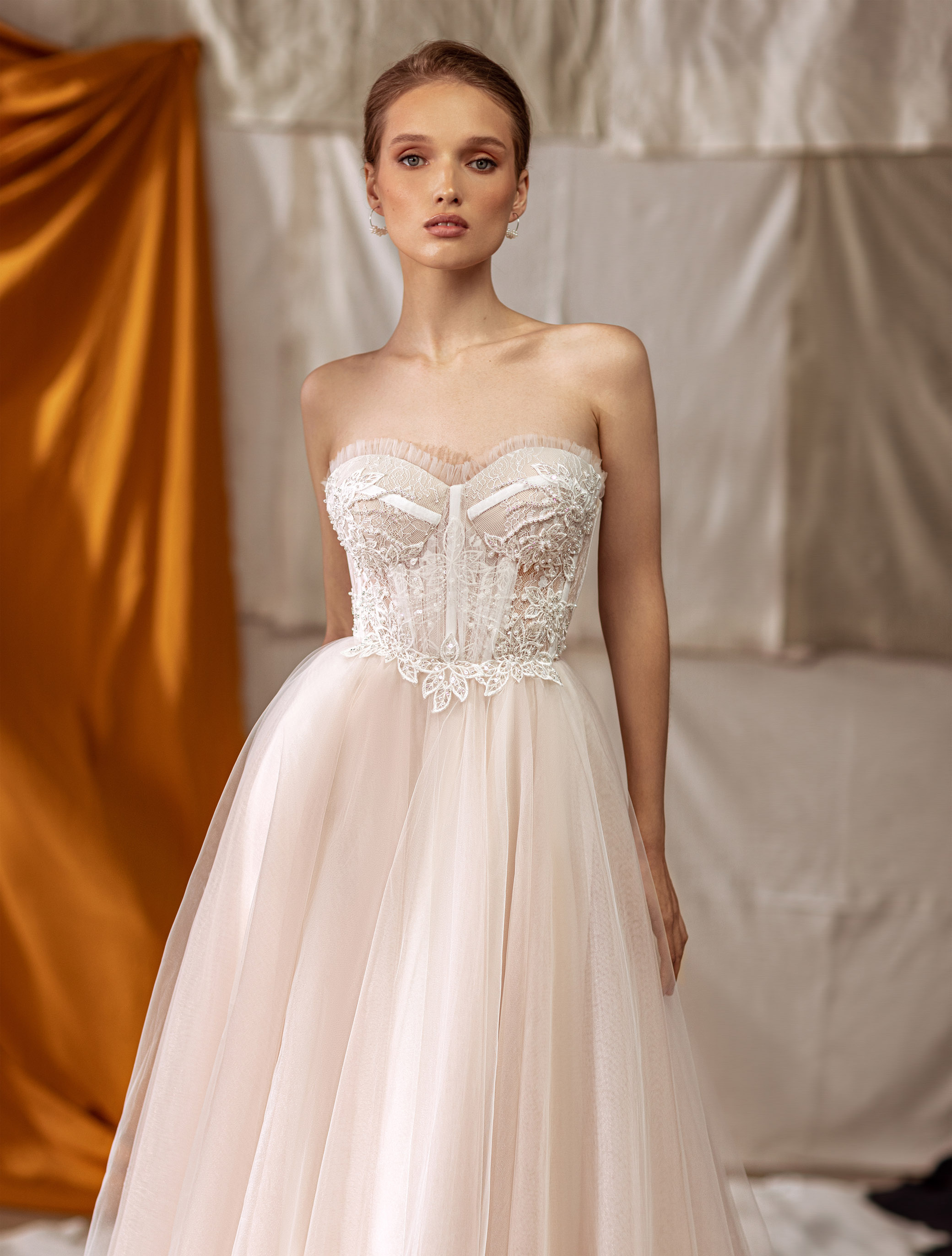 Wedding dress IVL-391