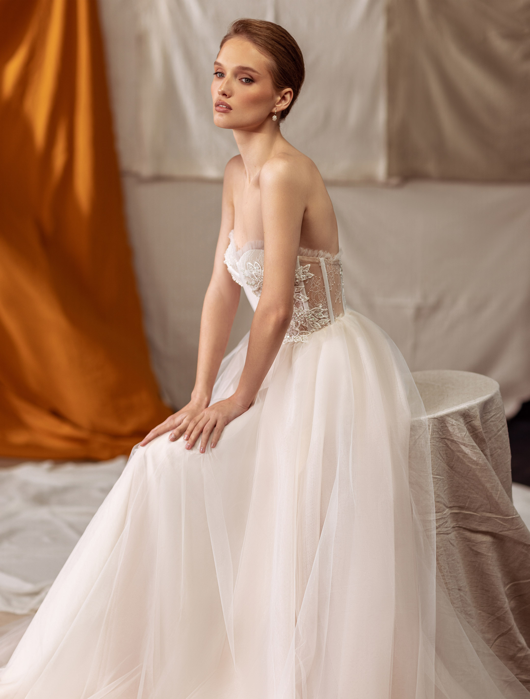 Wedding dress IVL-391