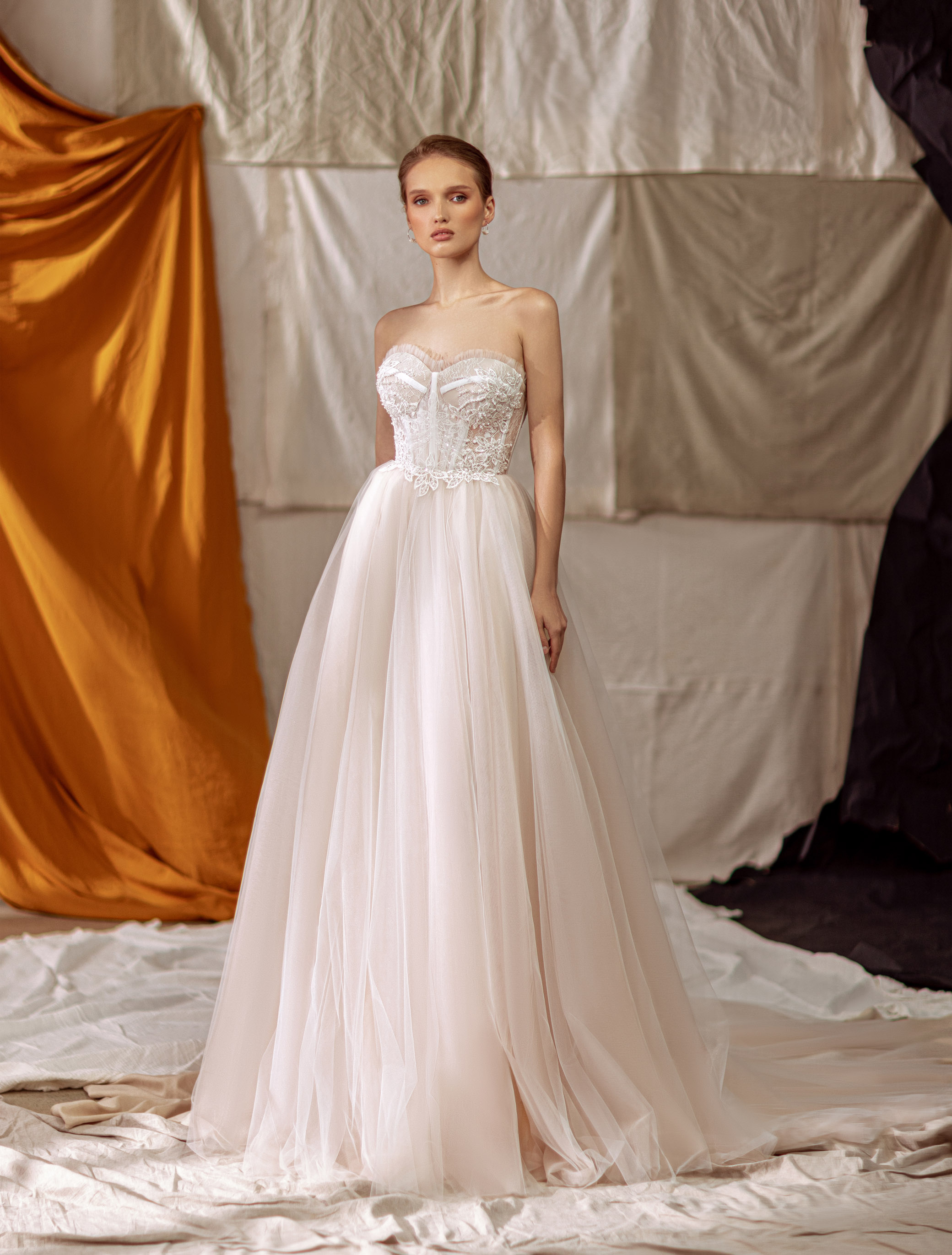 Wedding dress IVL-391