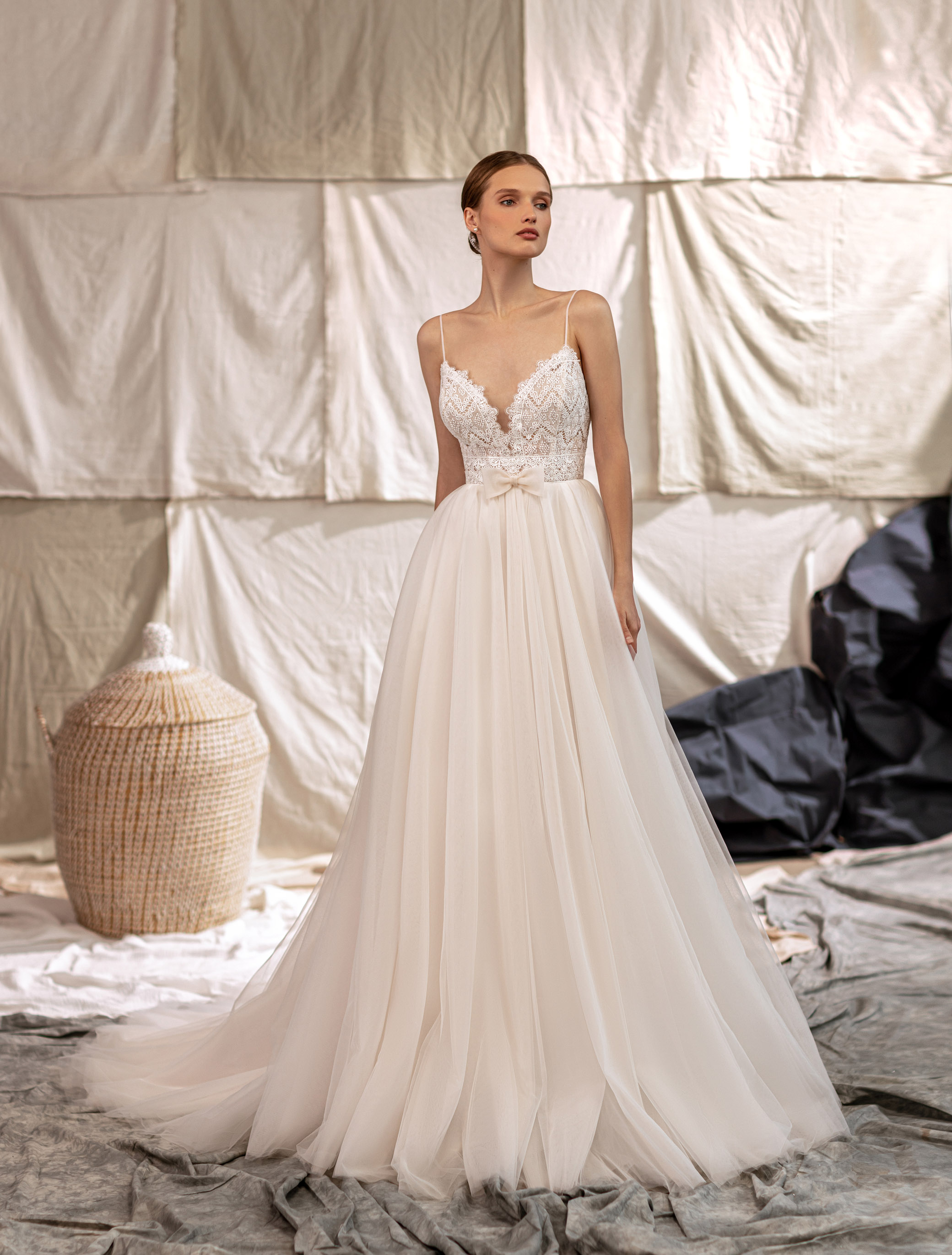Wedding dress IVL-392