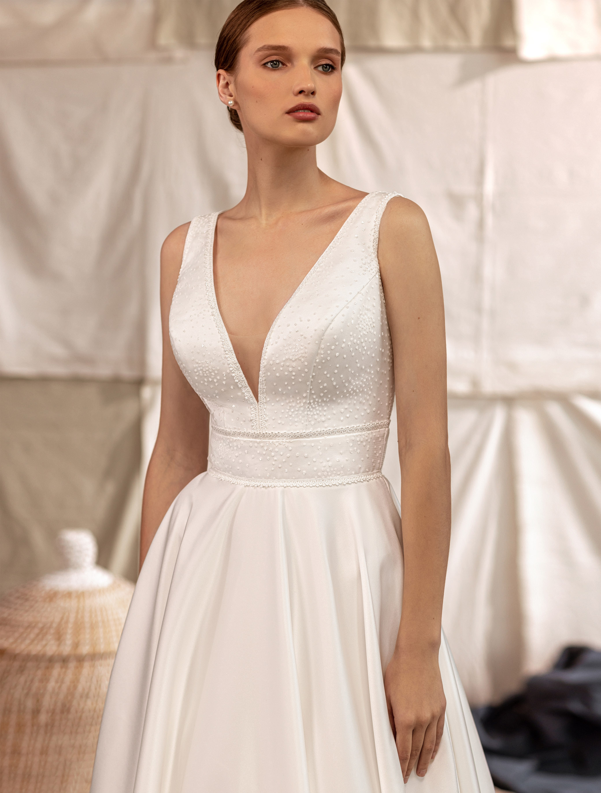 Wedding dress IVL-393