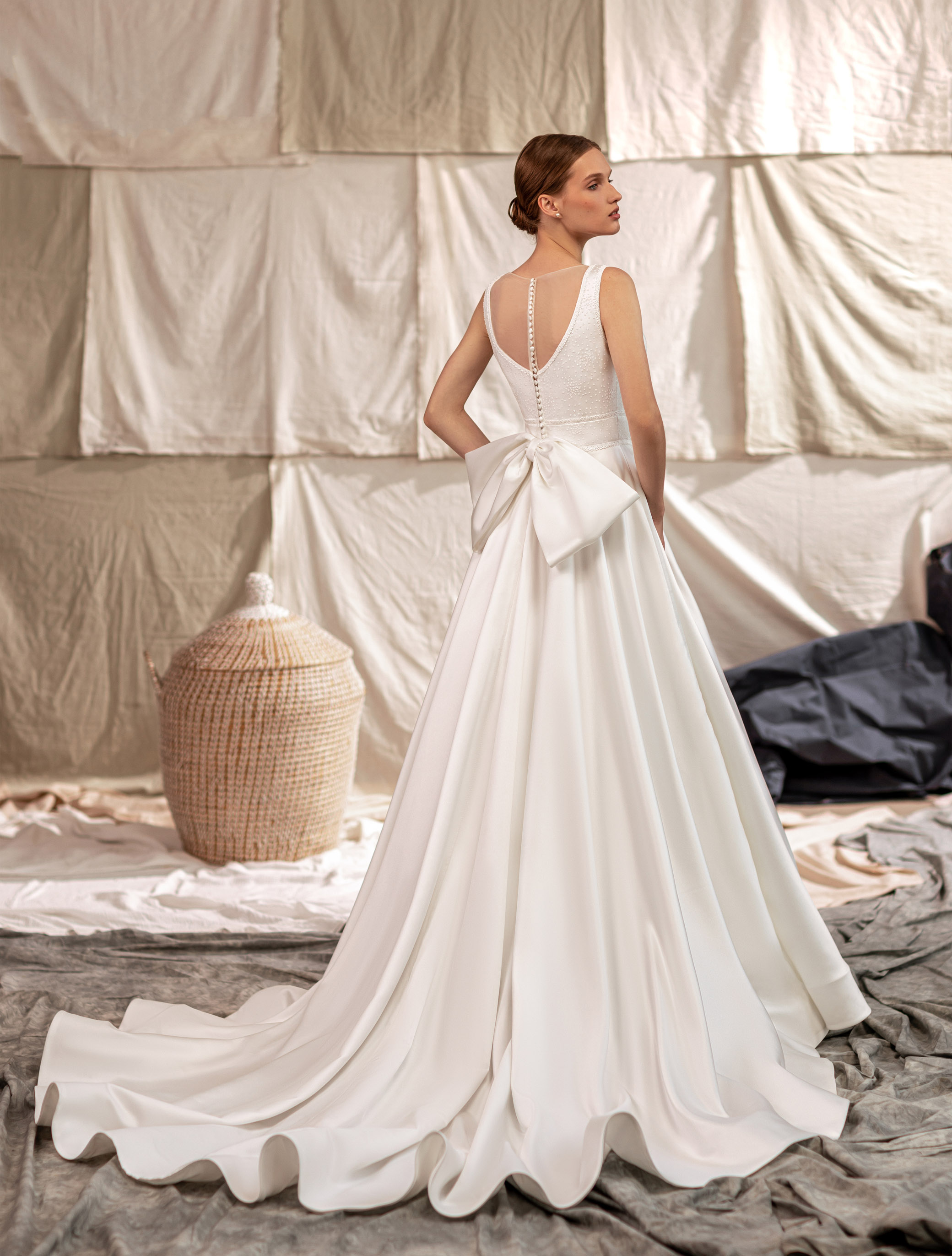 Wedding dress IVL-393