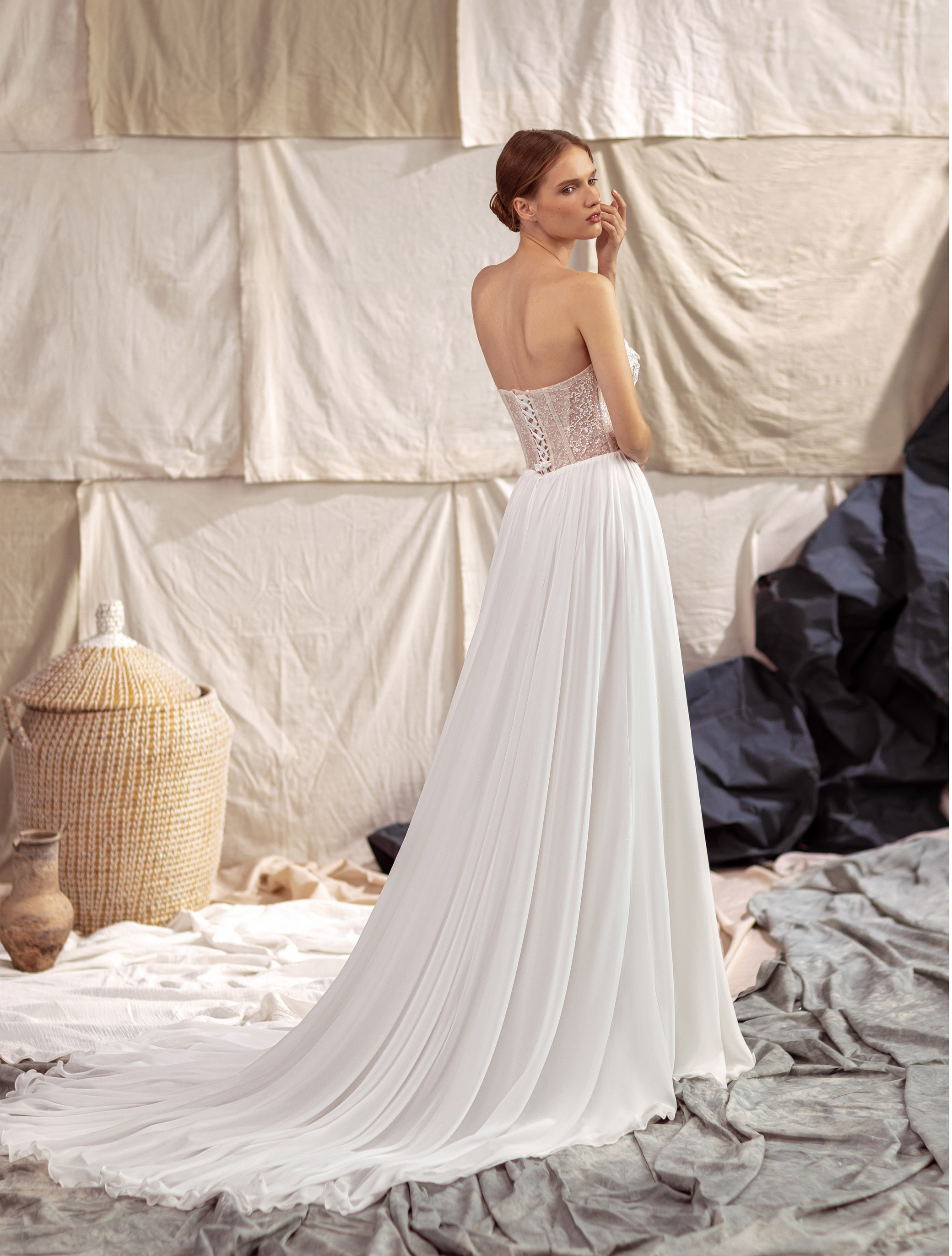 Wedding dress IVL-395