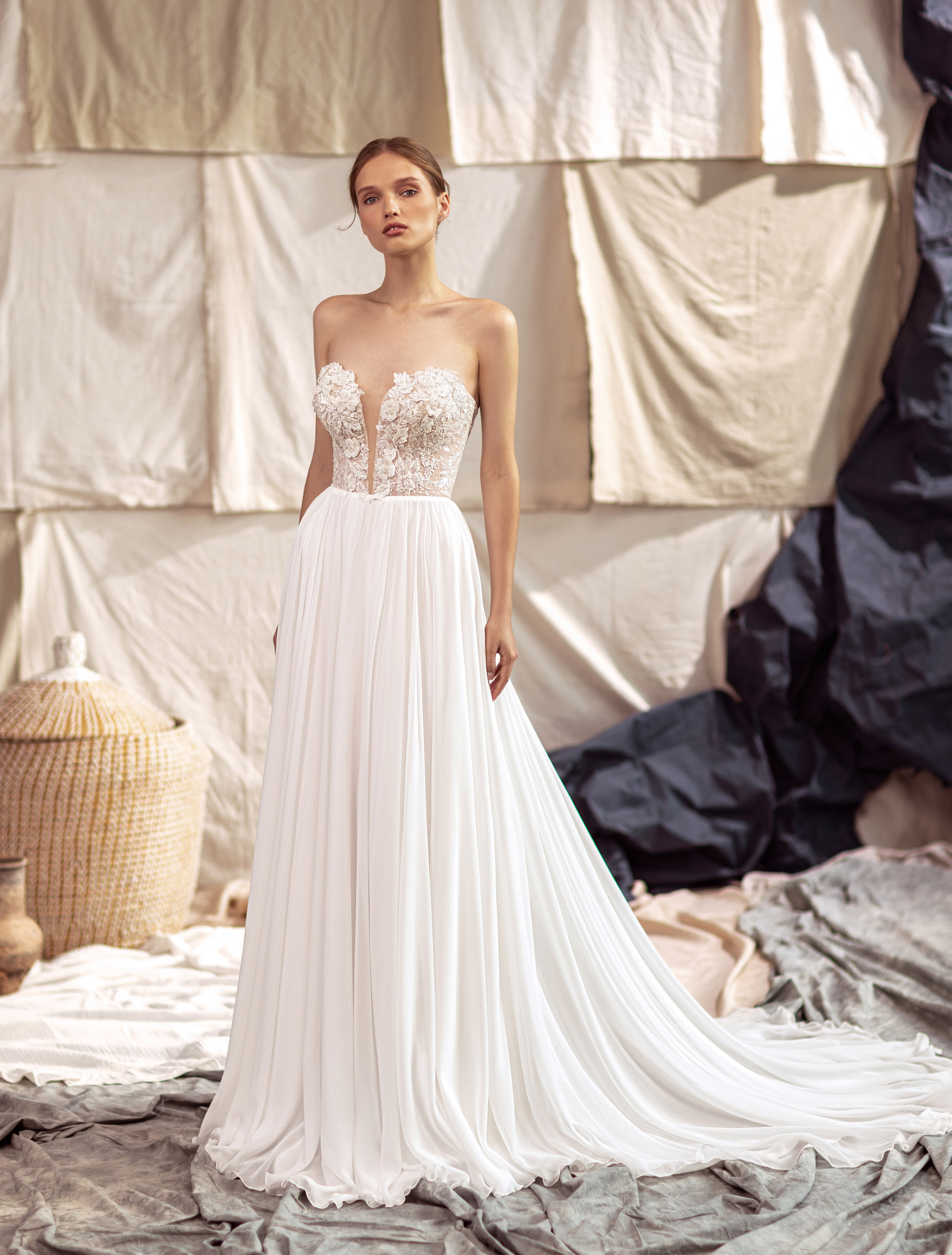 Wedding dress IVL-395