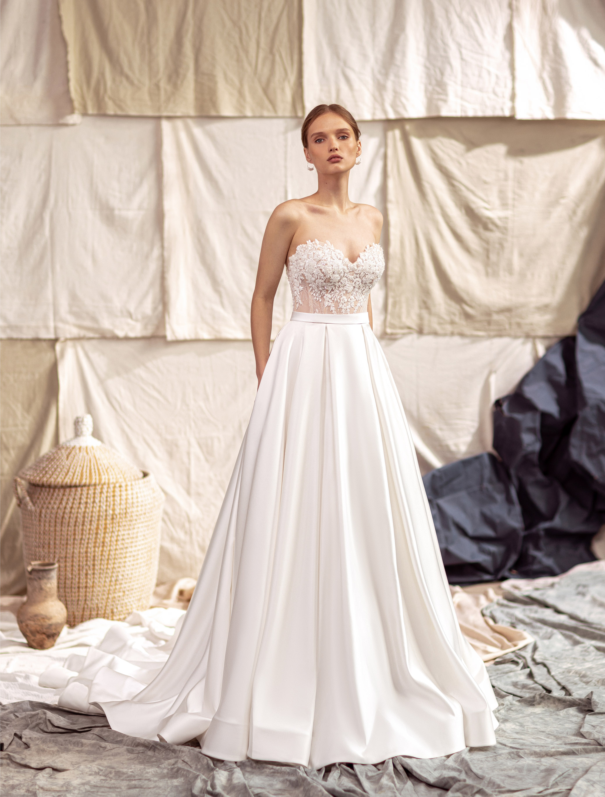Wedding dress IVL-397