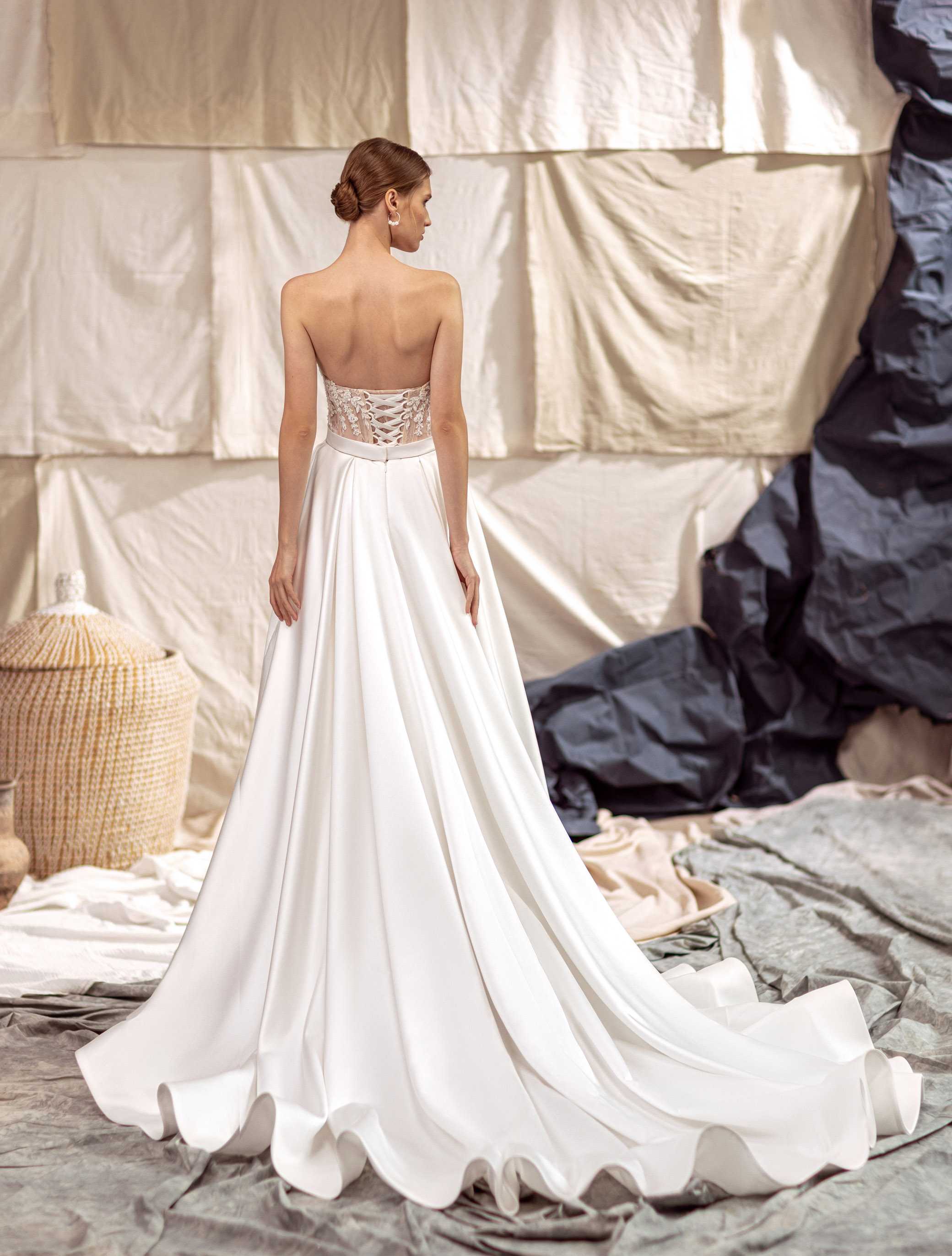 Wedding dress IVL-397