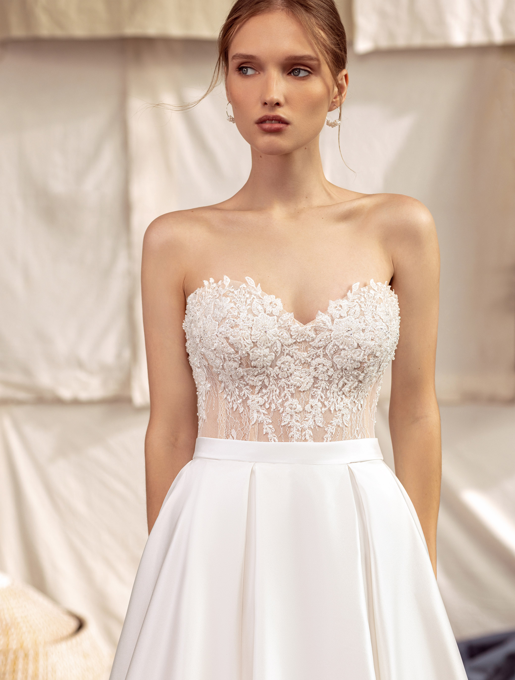 Wedding dress IVL-397