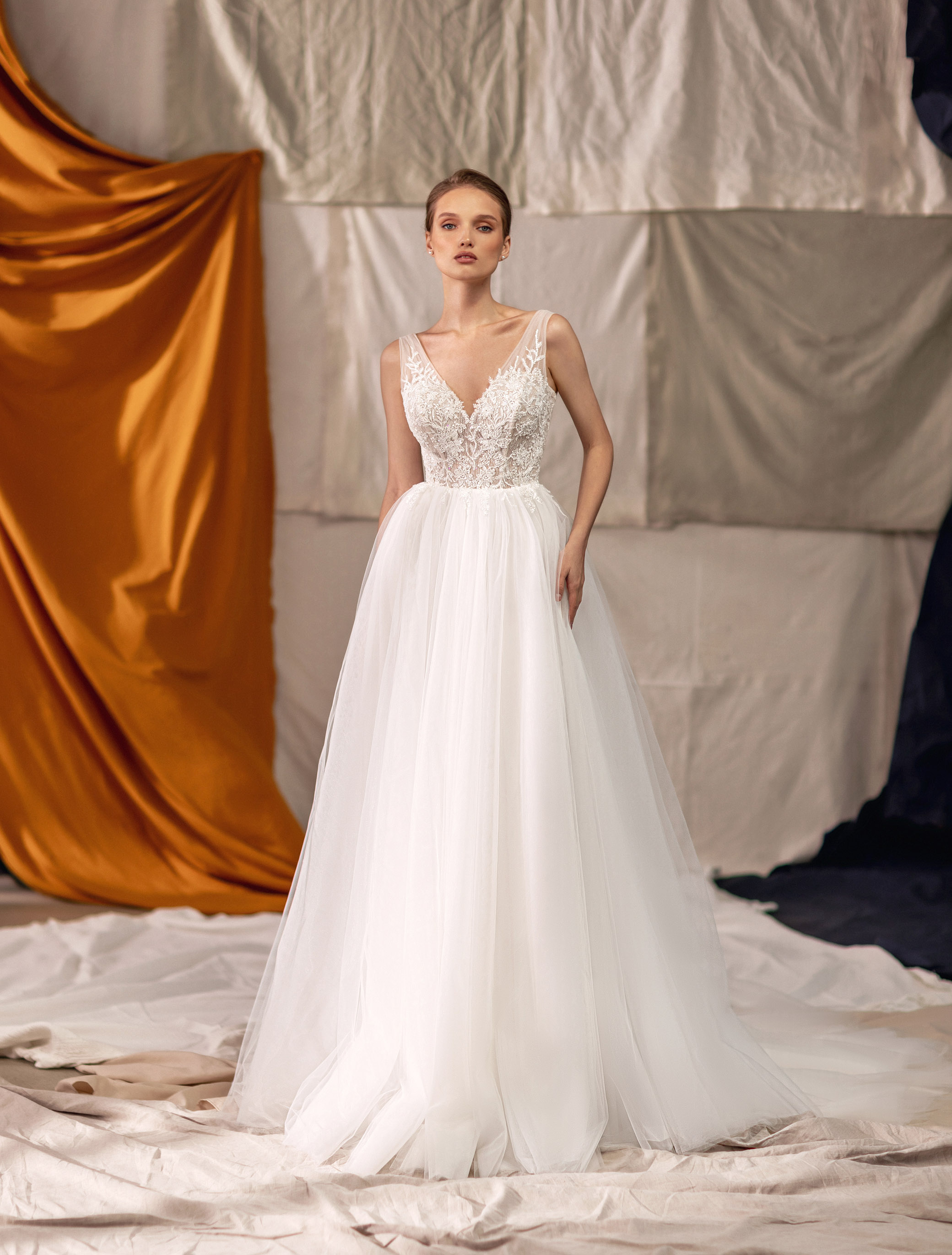Wedding dress IVL-398