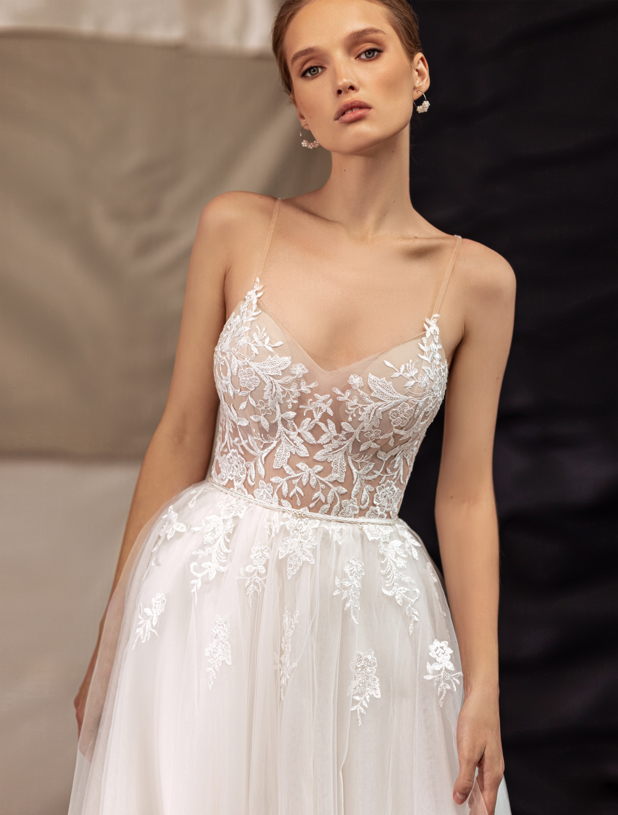 Wedding dress IVL-399
